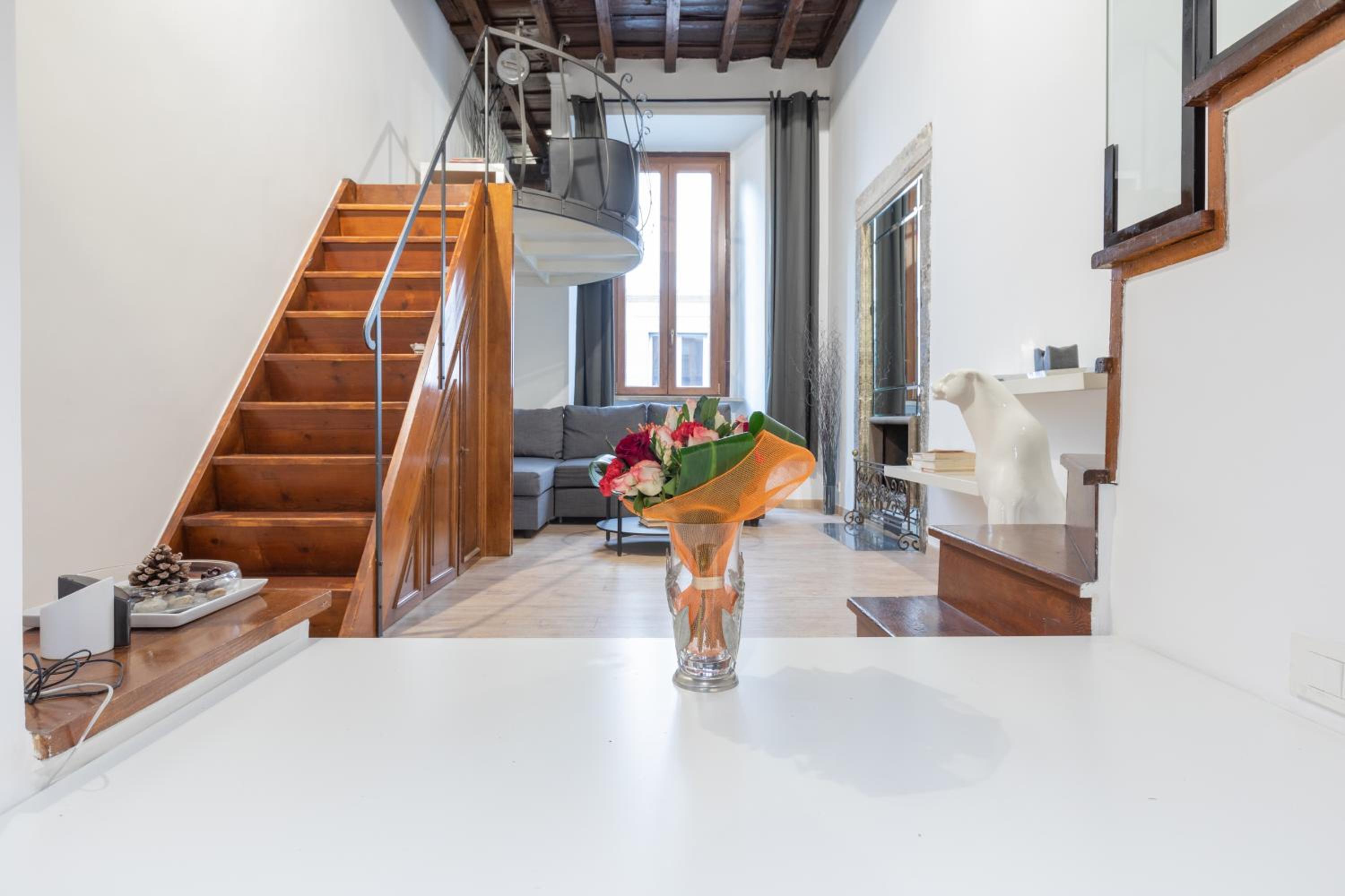 Elegant Pantheon Suite