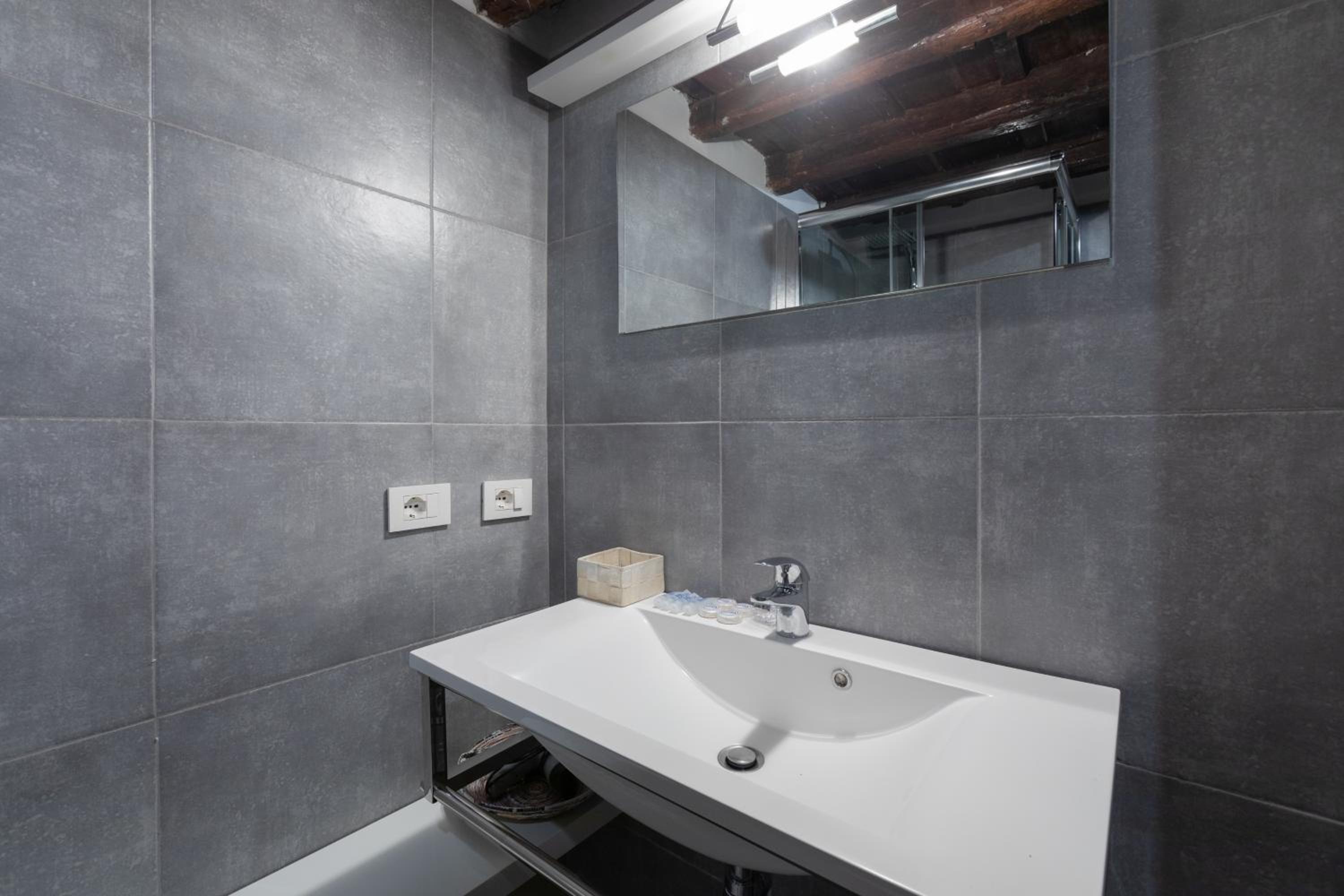 Elegant Pantheon Suite