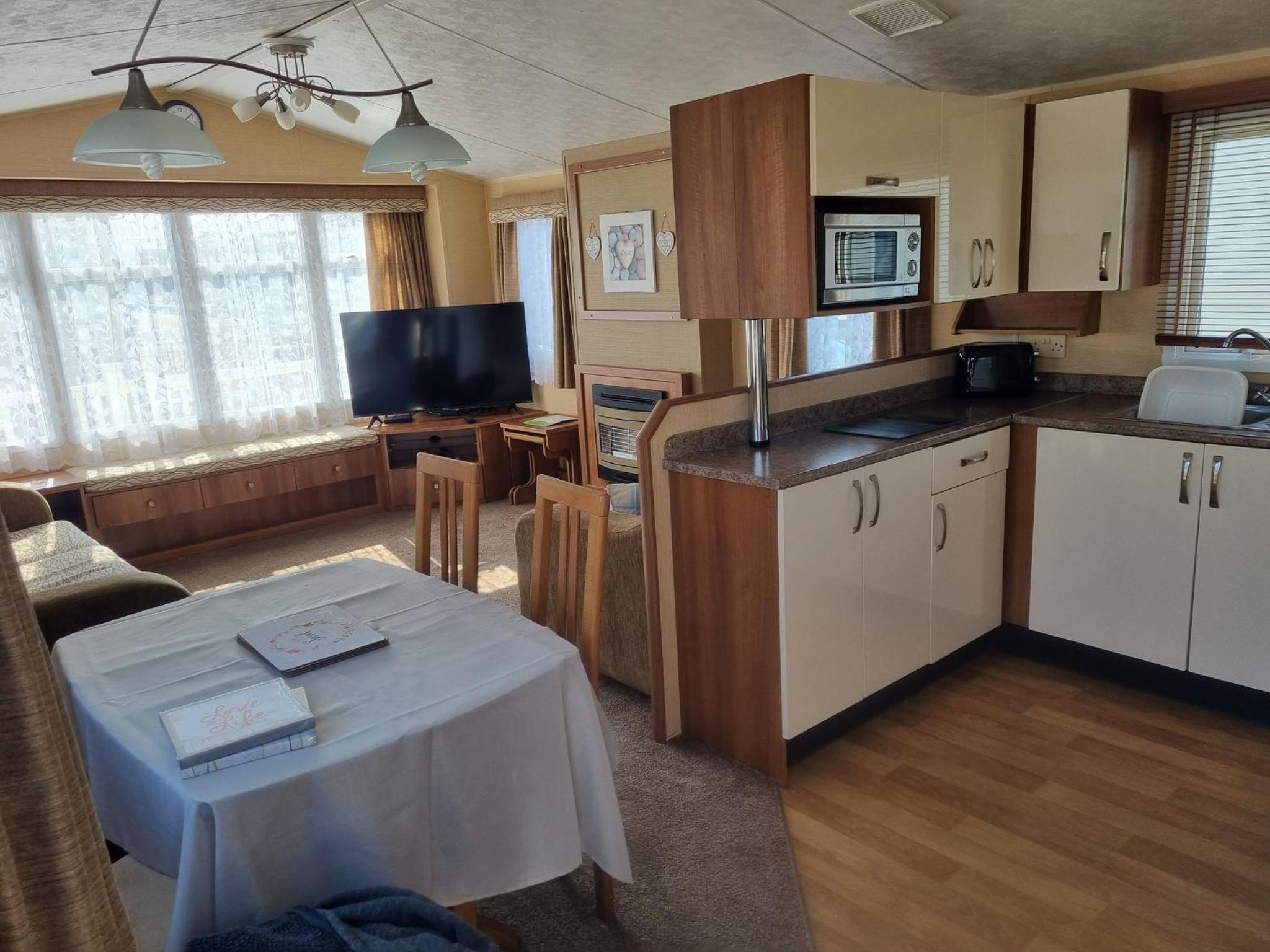 8 berth deluxe pg157 GOLDEN PALM CHAPEL ST LEONARDS PALM GROVE view 4