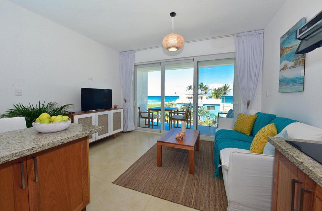Amazing ocean view apartment with grand pool