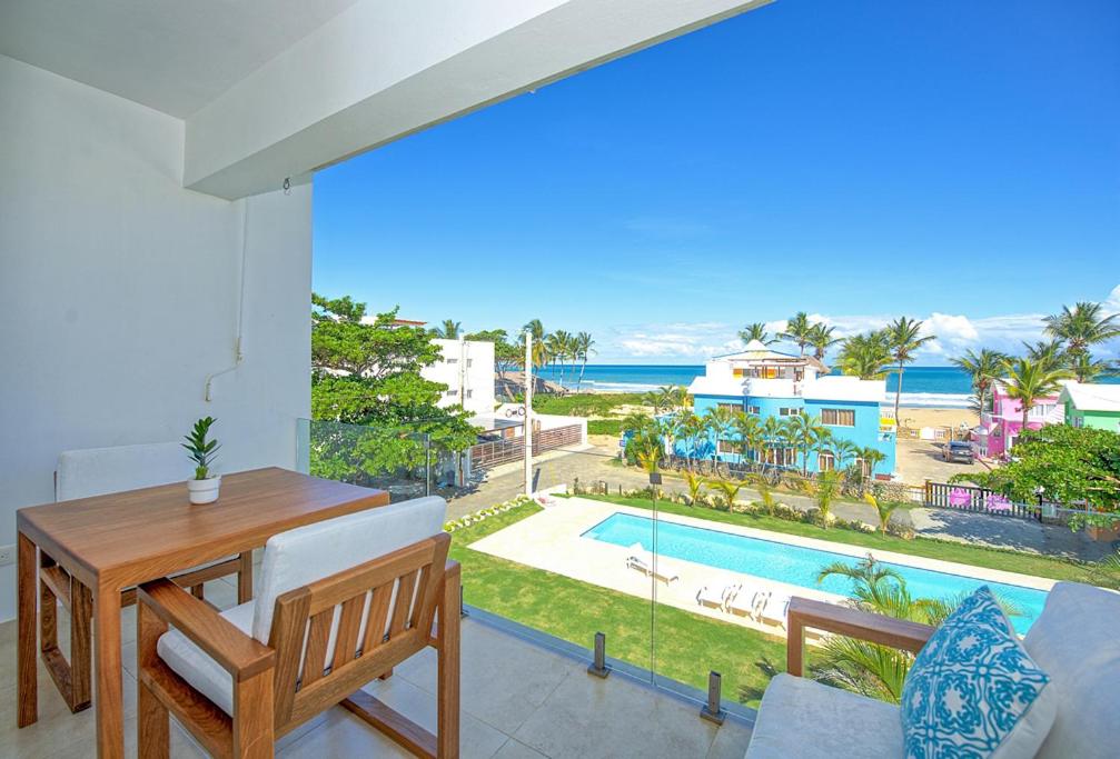 Amazing ocean view apartment with grand pool