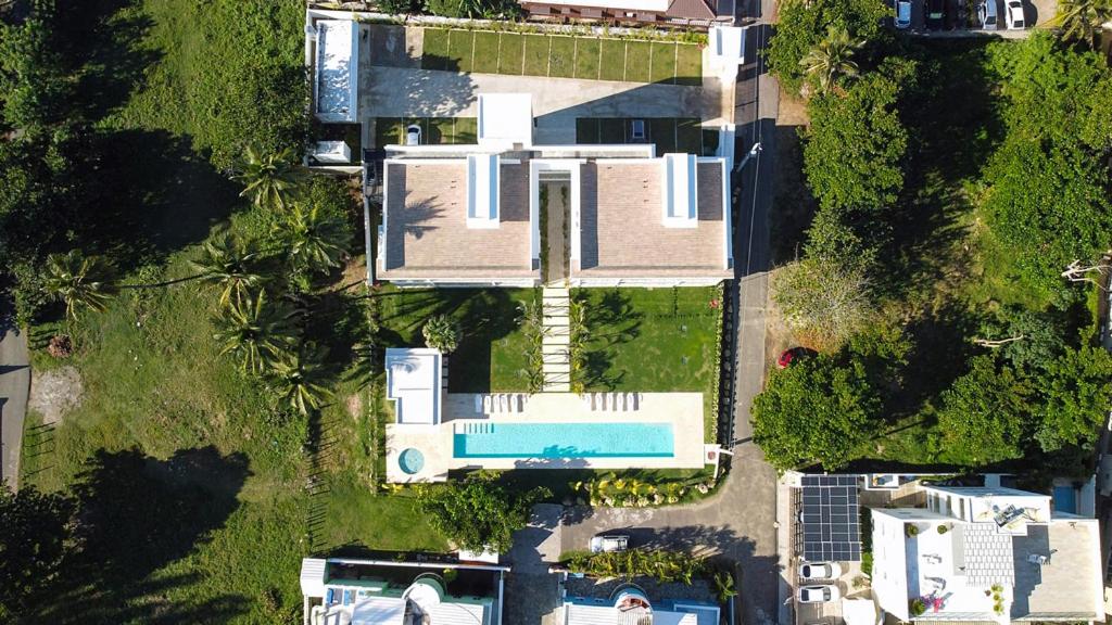 Amazing ocean view apartment with grand pool
