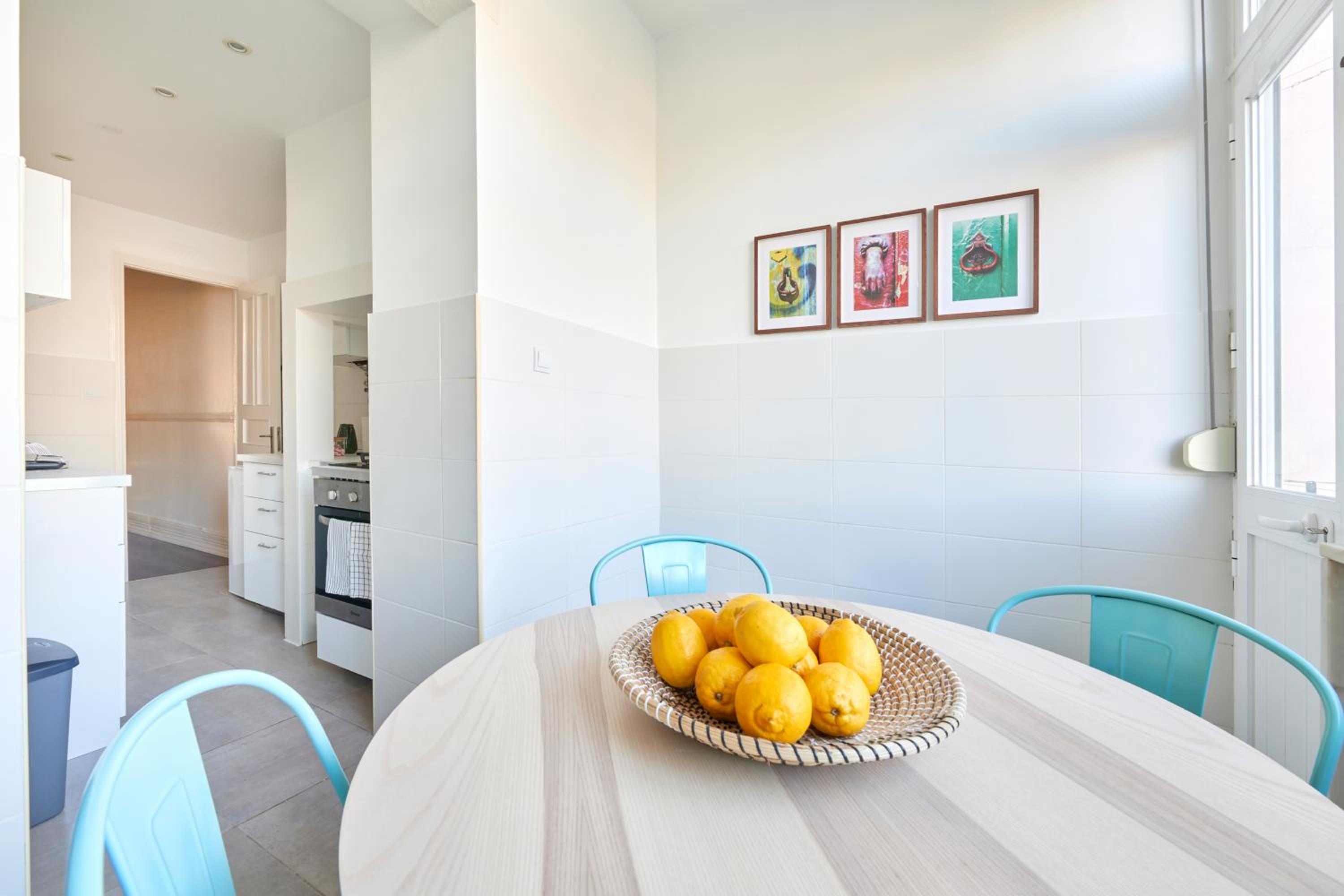 Quiet and Central 2BR APT, By TimeCooler