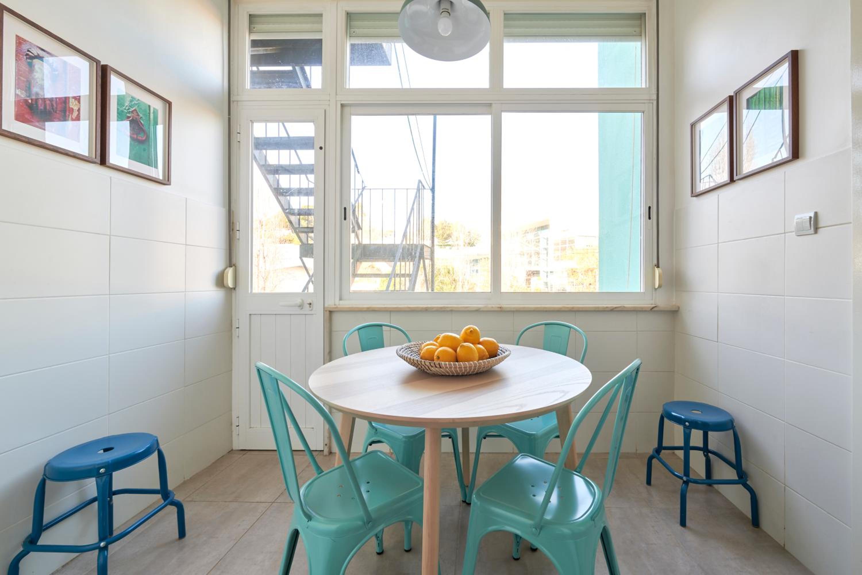Quiet and Central 2BR APT, By TimeCooler