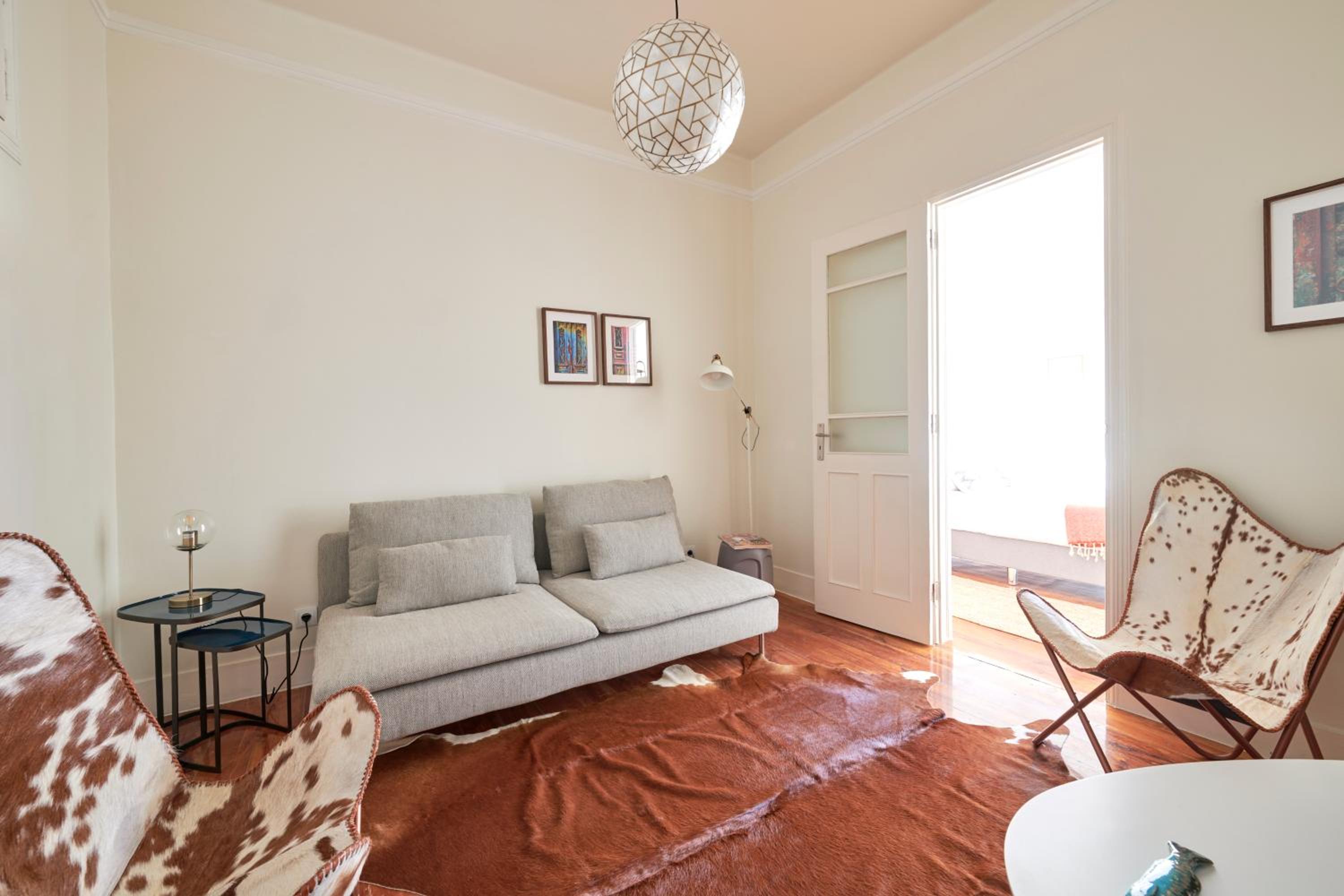Quiet and Central 2BR APT, By TimeCooler photo 3