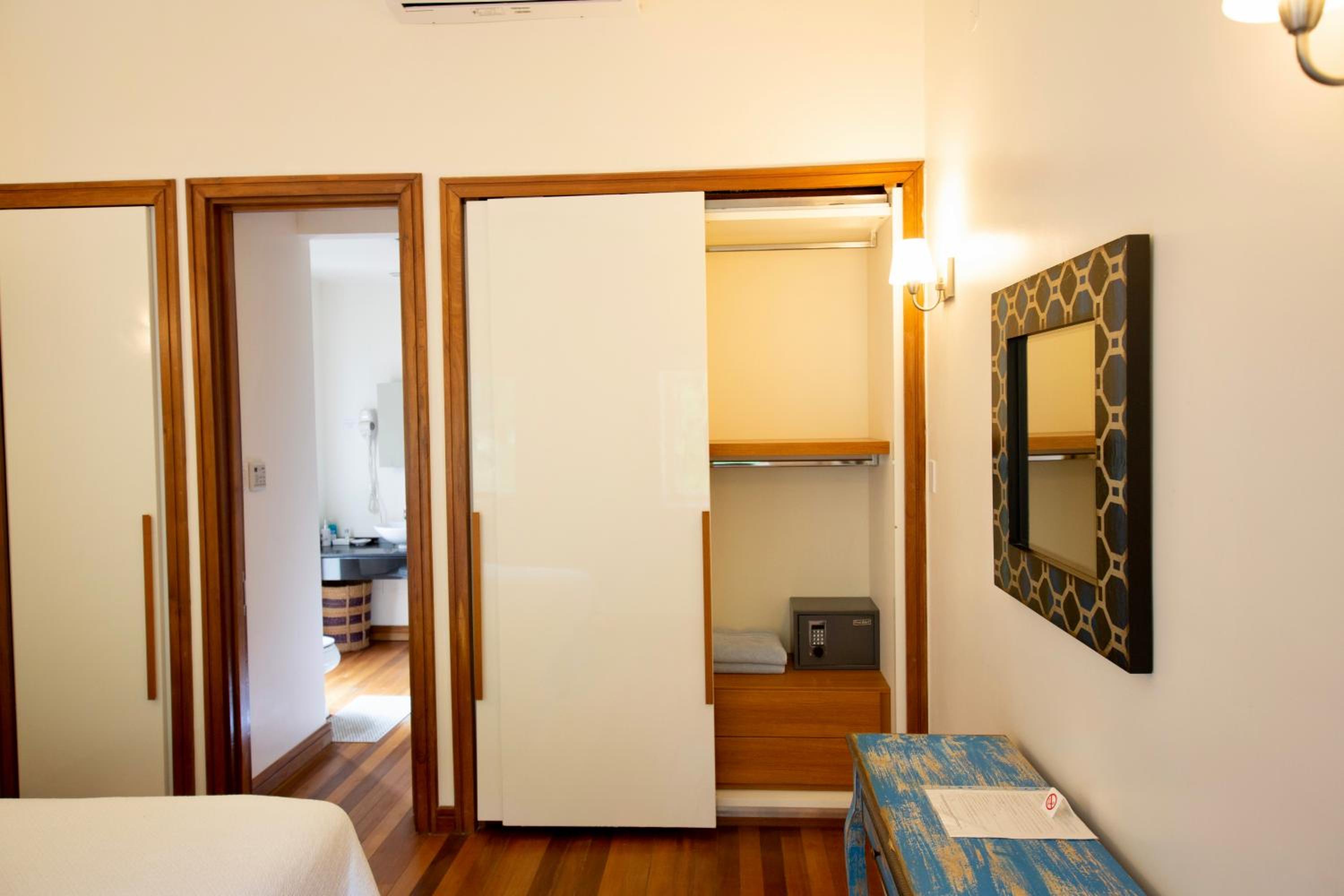 Barefoot Luxury - Pool & Walk To Holetown Beach view 5