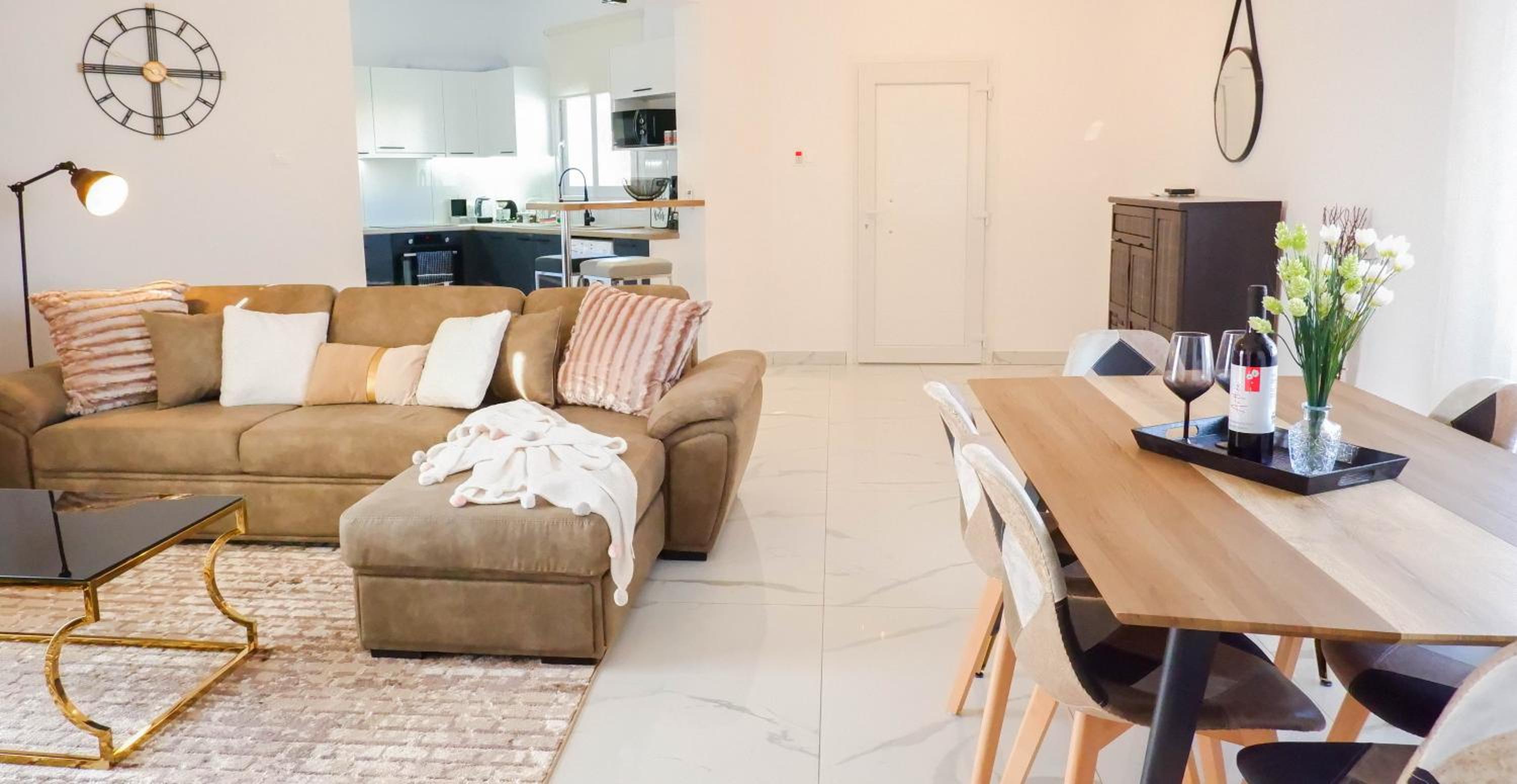 H&O Boulevard Breeze APARTMENT! view 4