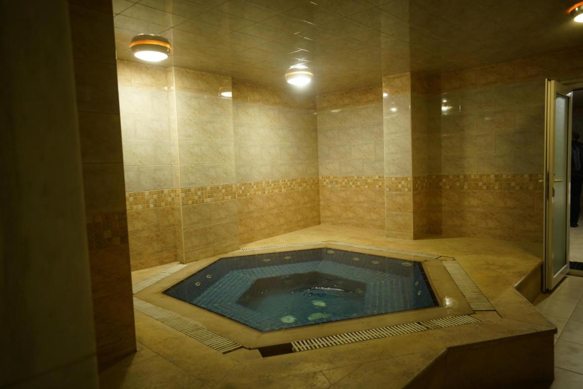 Jacuzzi
