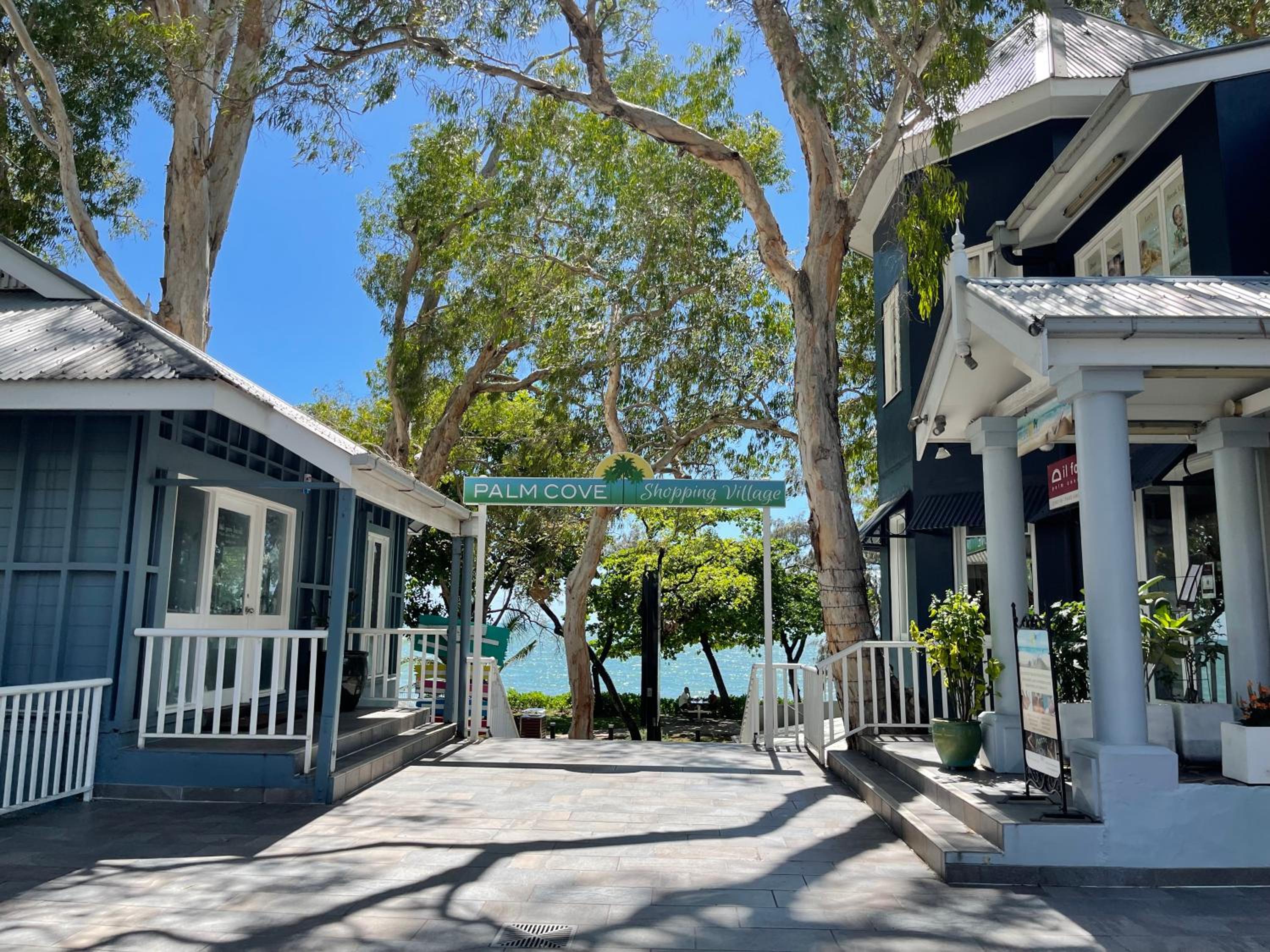 Sweet Creek Cottage, Palm Cove, 200m to Beach, Heated Pool, Pets