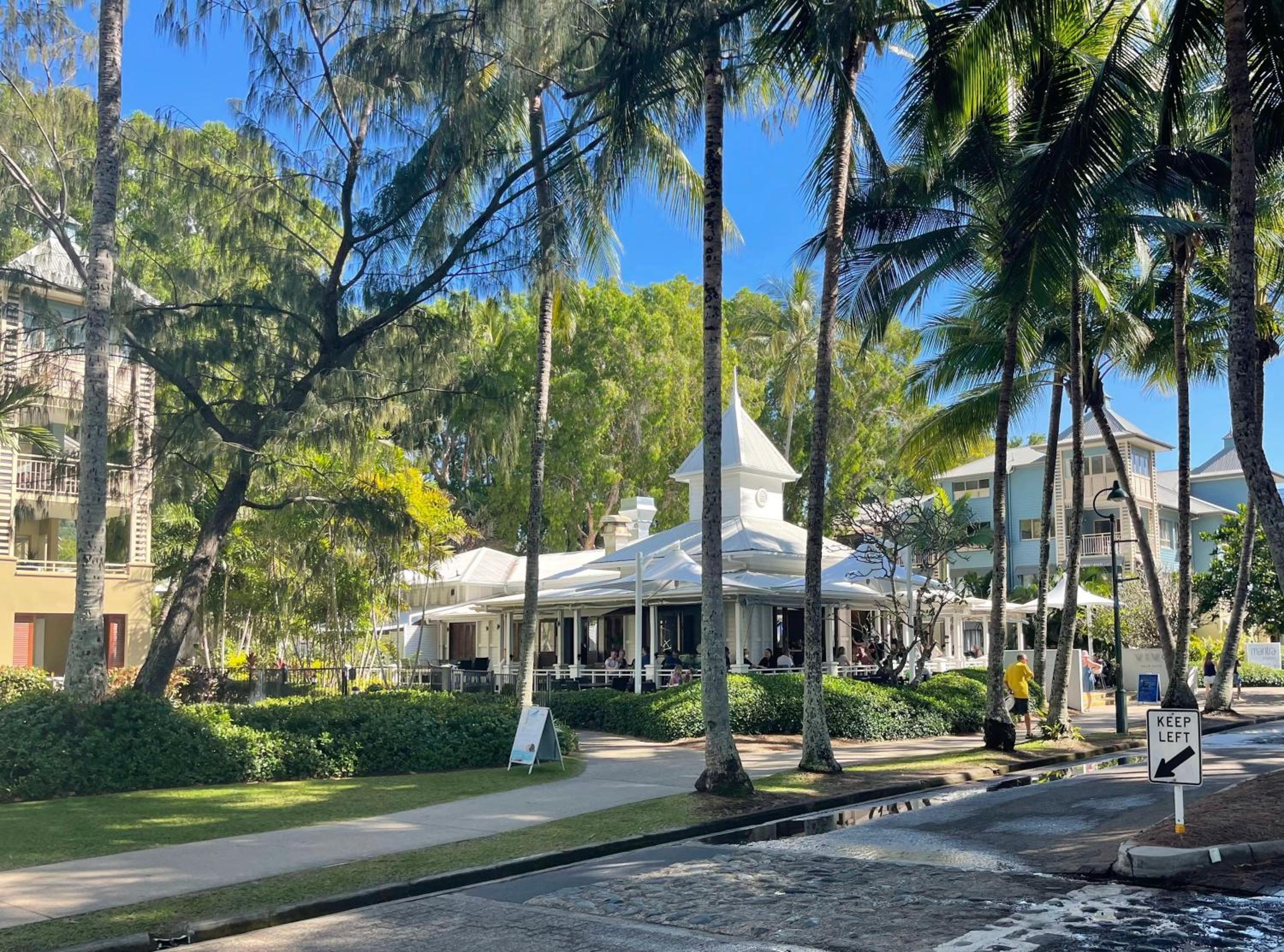 Sweet Creek Cottage, Palm Cove, 200m to Beach, Heated Pool, Pets