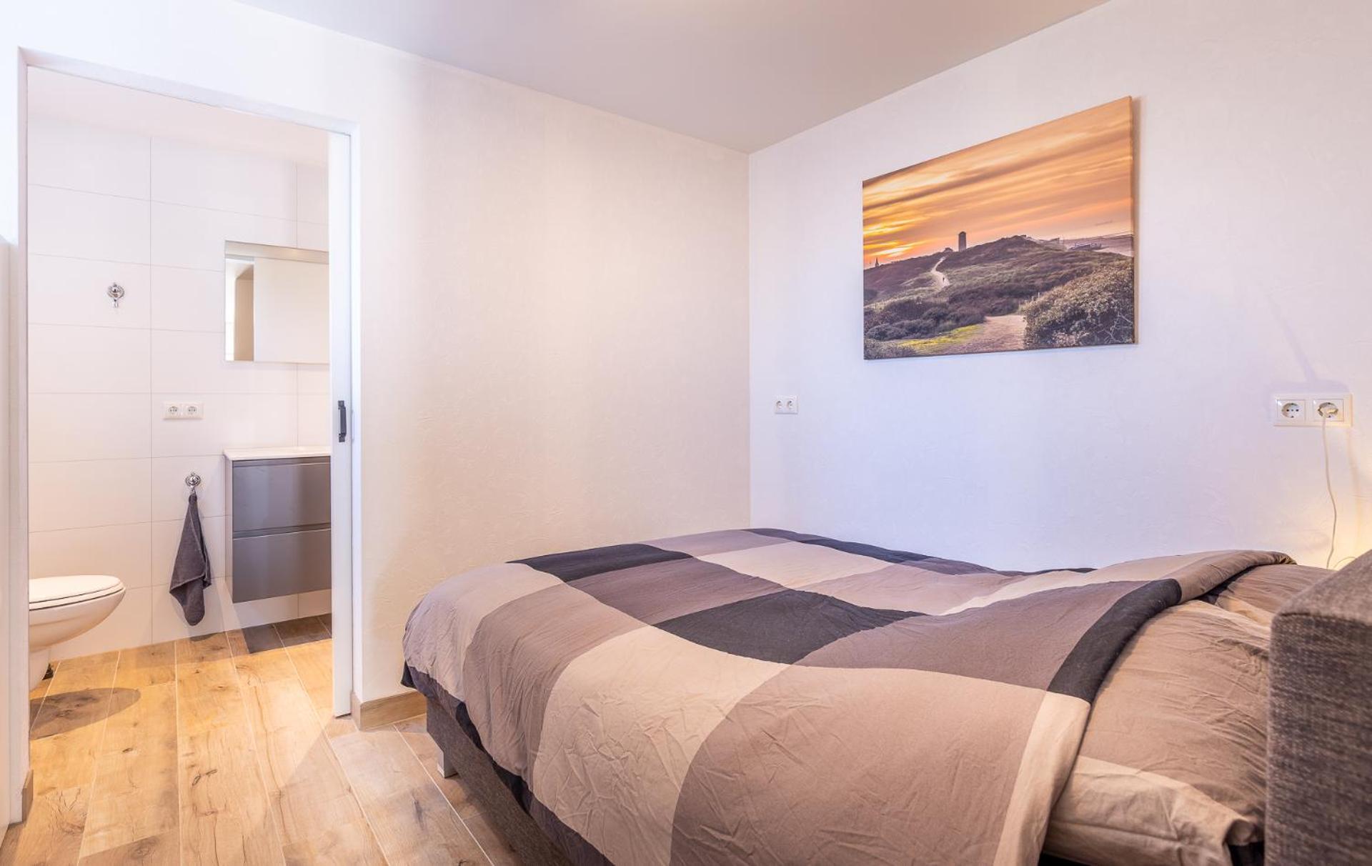 DGI32 Modern, new studio with comfort view 5