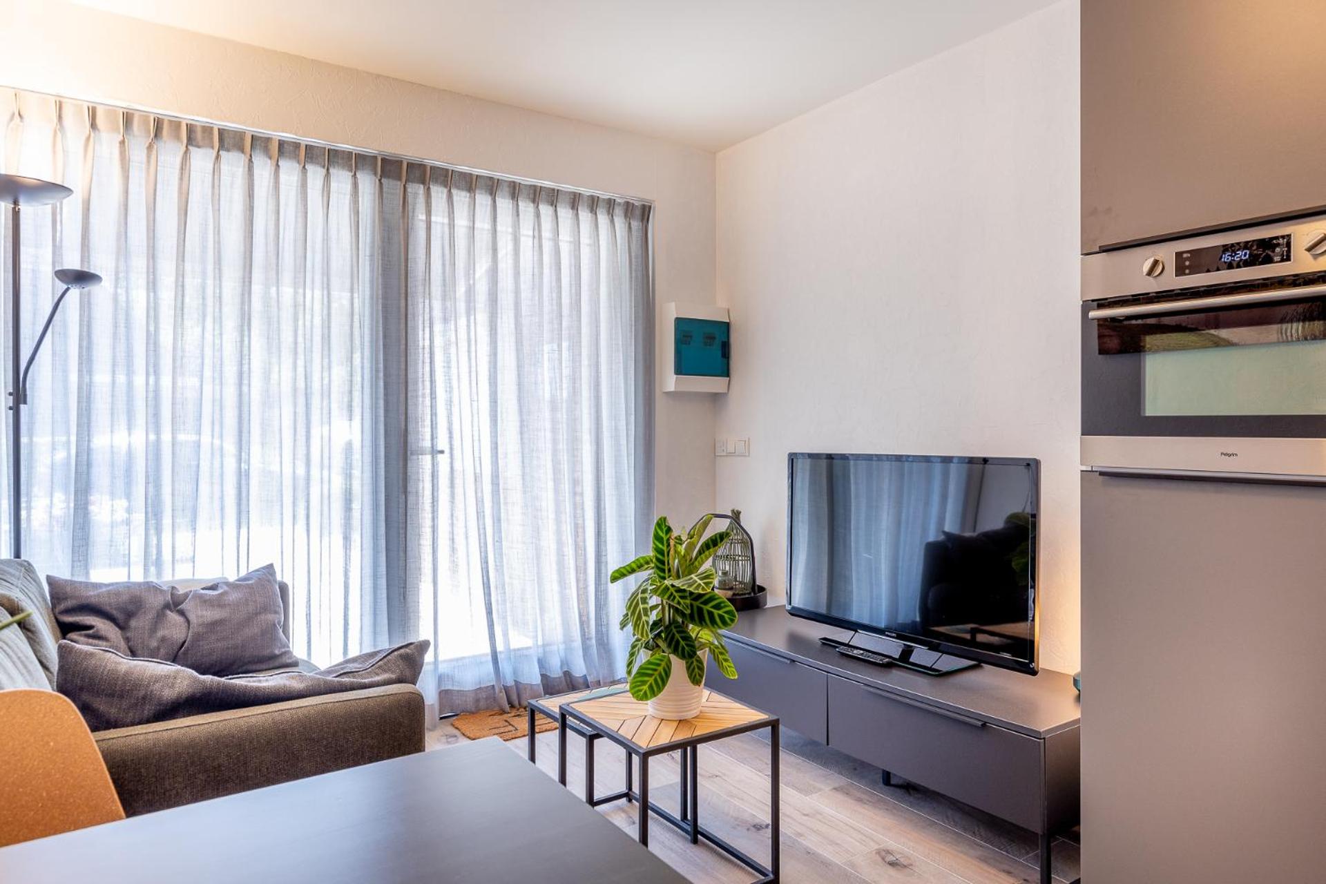 DGI32 Modern, new studio with comfort view 2