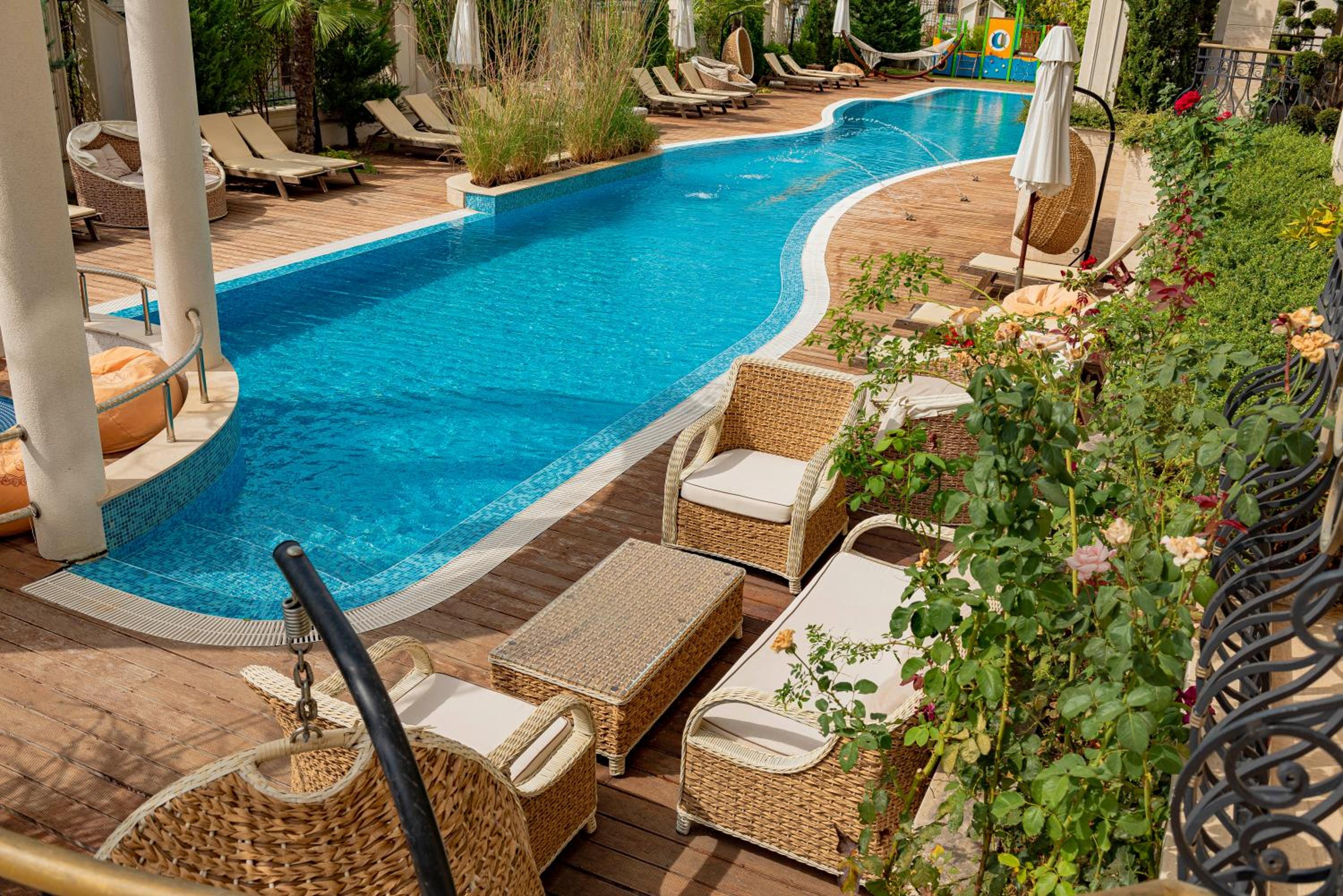 swimming pool