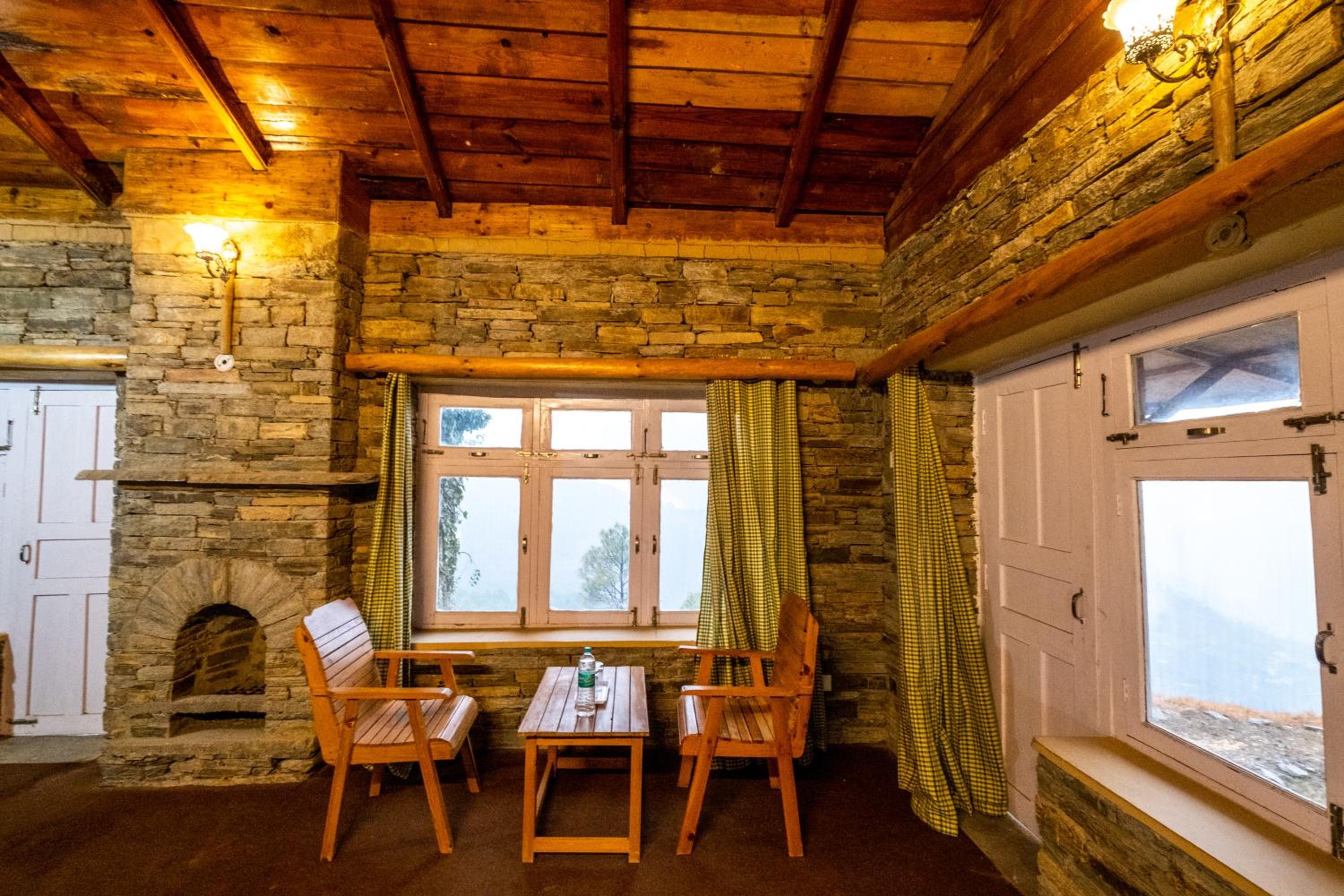 Himalayan Paradise, Boutique room w Binsar view by Roamhome view 5