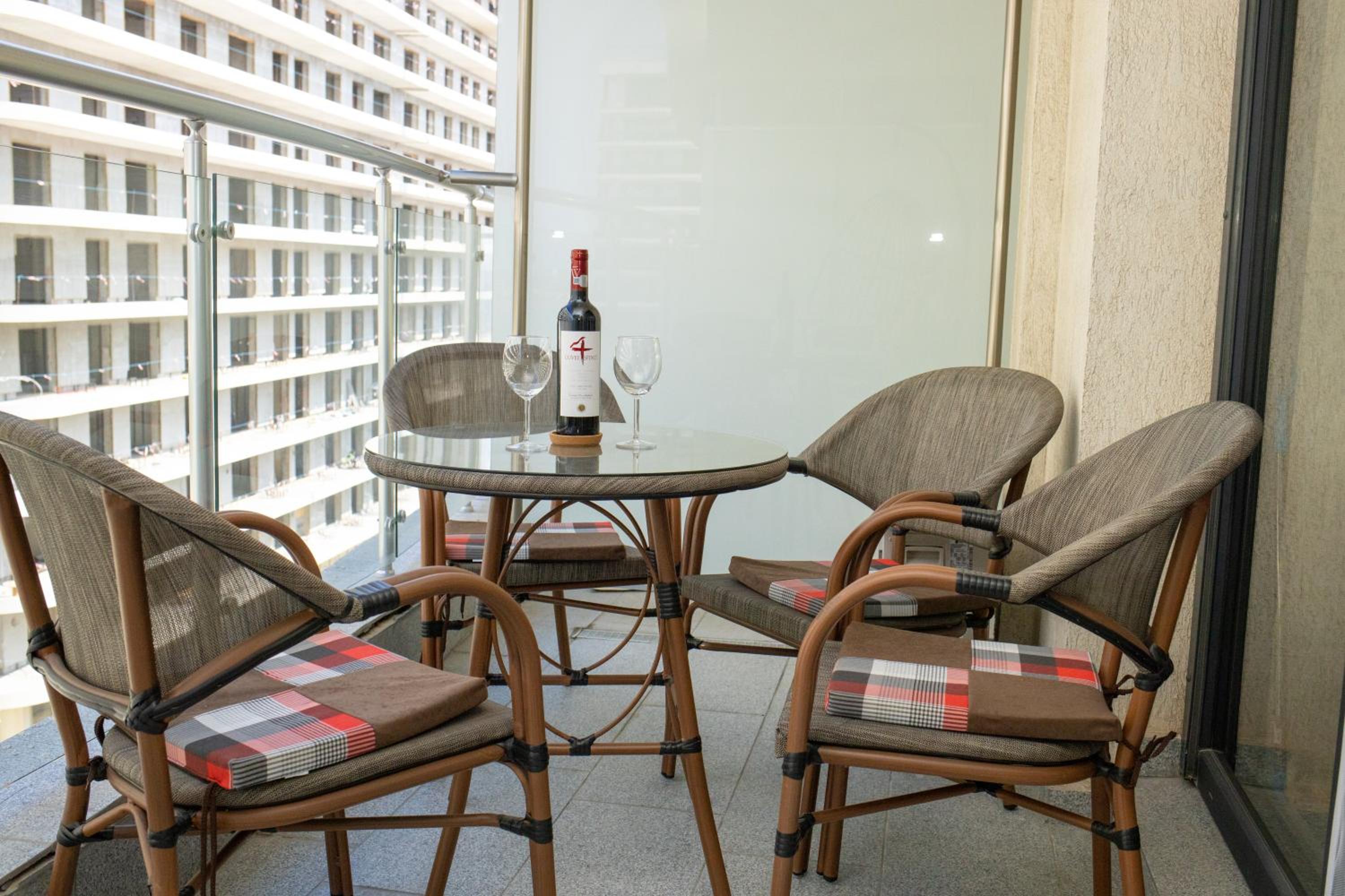 Studio 60 By The Beach Mamaia, FREE PARKING Casa del Mar view 4