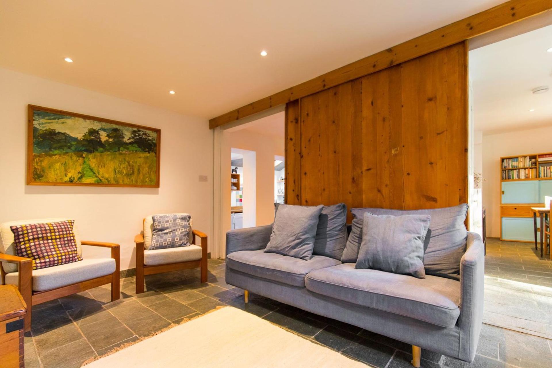 Host & Stay - Marlpit Cottage view 2