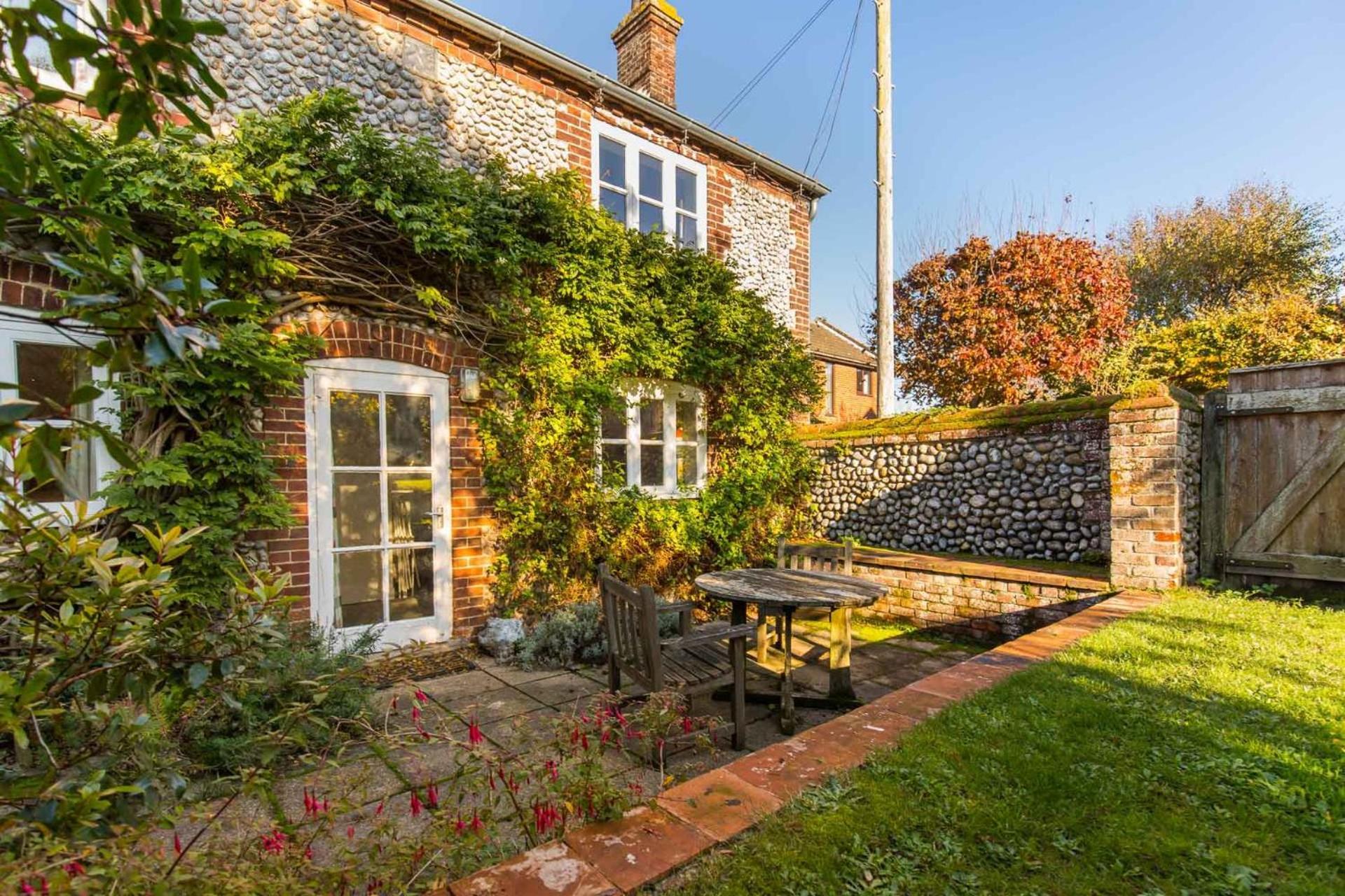 Host & Stay - Marlpit Cottage view 3