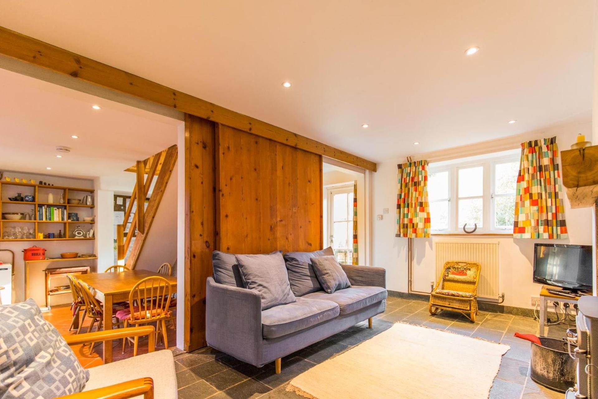 Host & Stay - Marlpit Cottage view 4