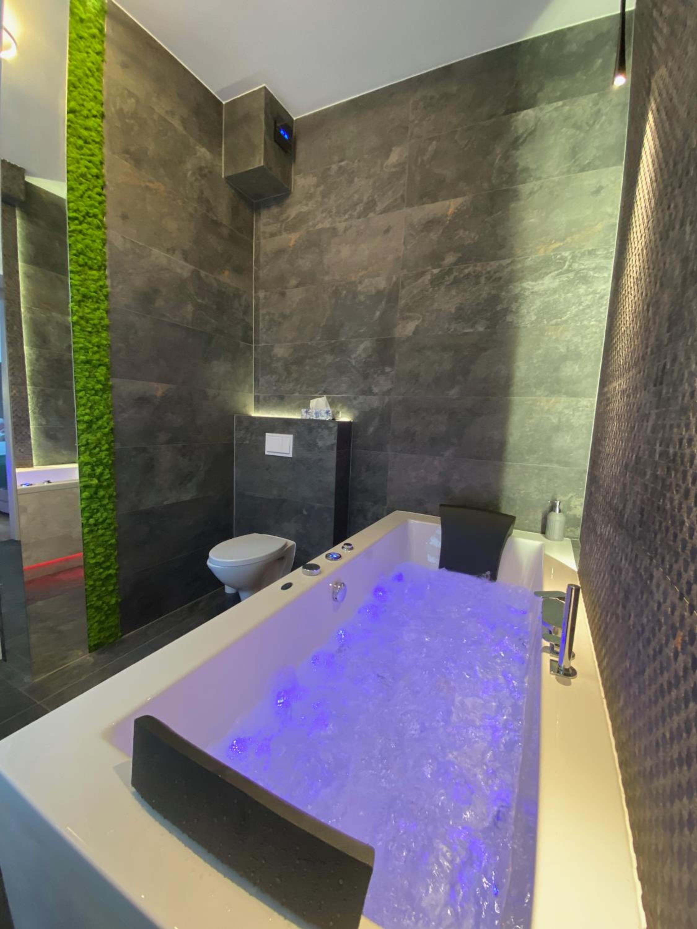 Hotel Apartament Bialy Z Jacuzzi