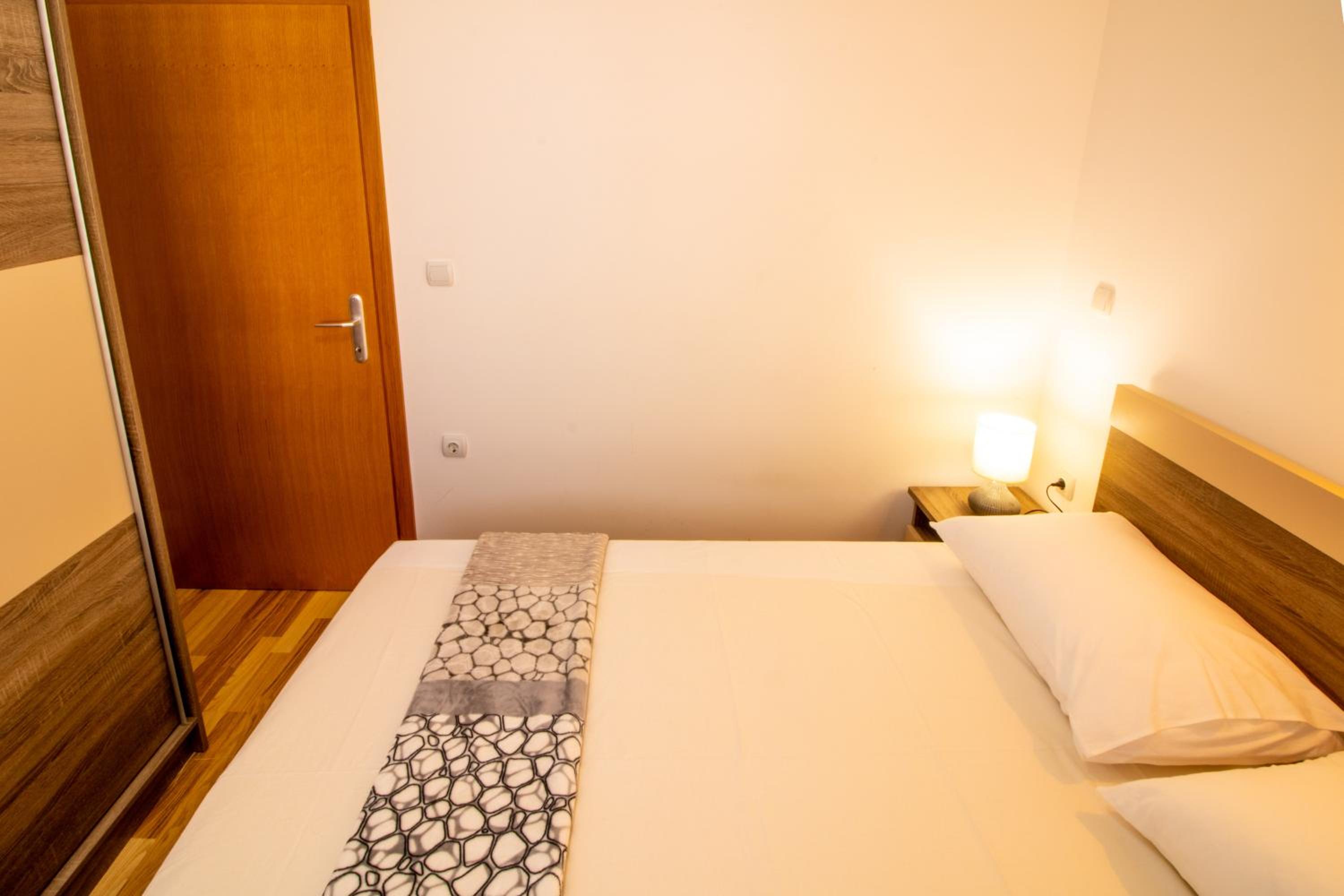 Apartment Damir with Balcony in Quiet Area view 4