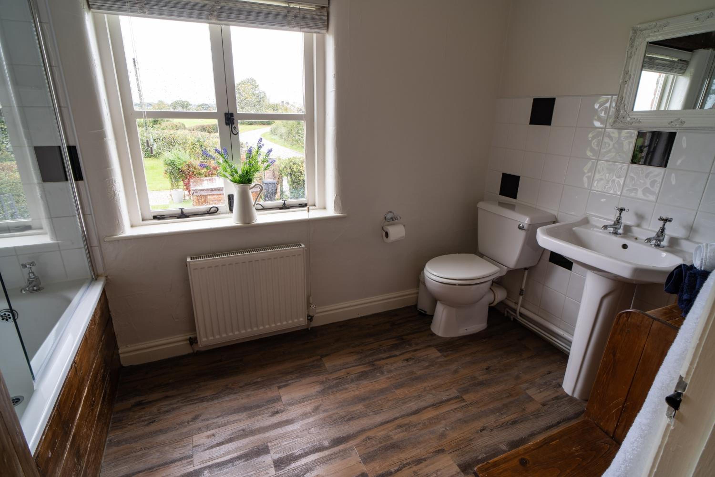 Welsh Cottage with Hot Tub - Jubilee House