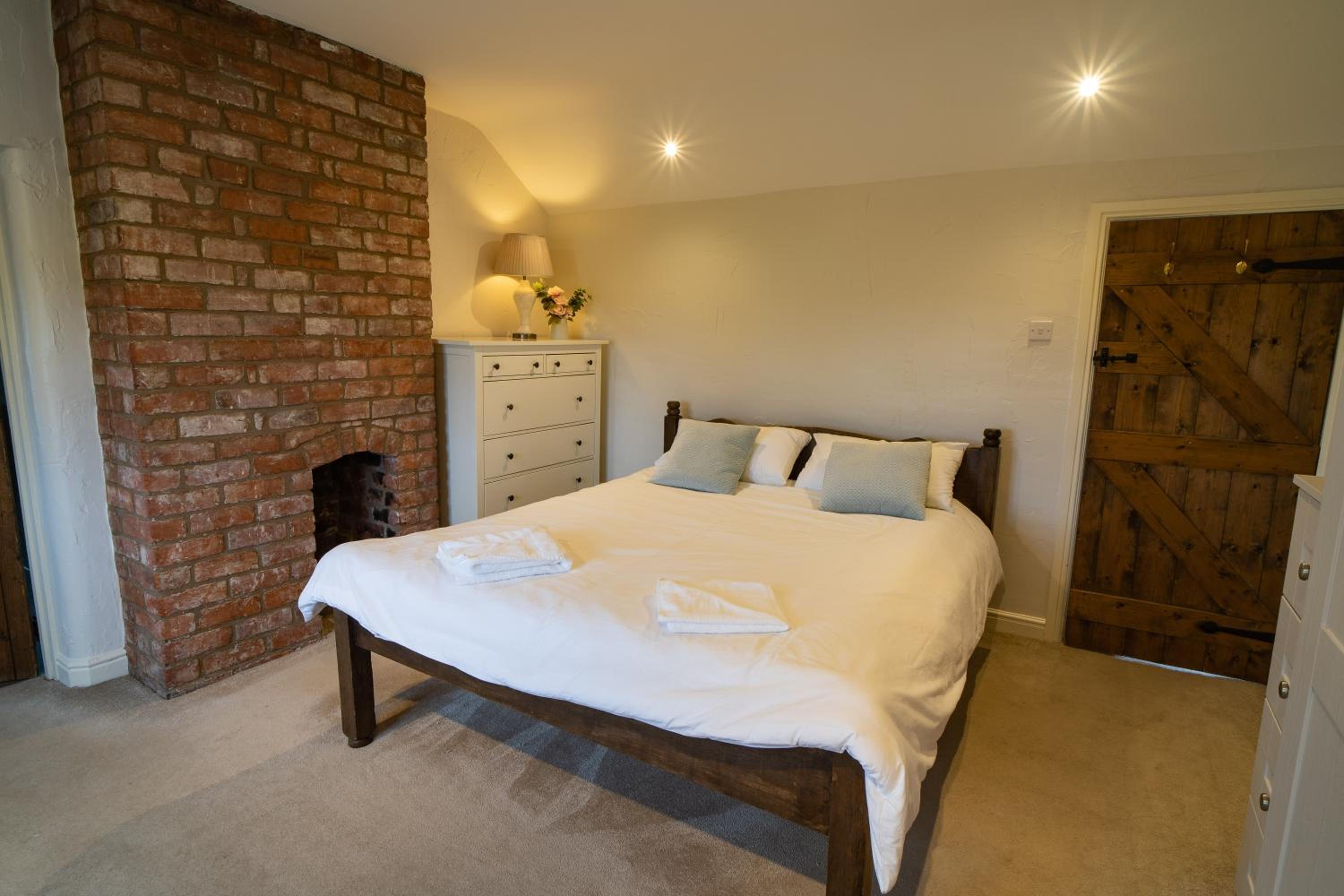 Welsh Cottage with Hot Tub - Jubilee House