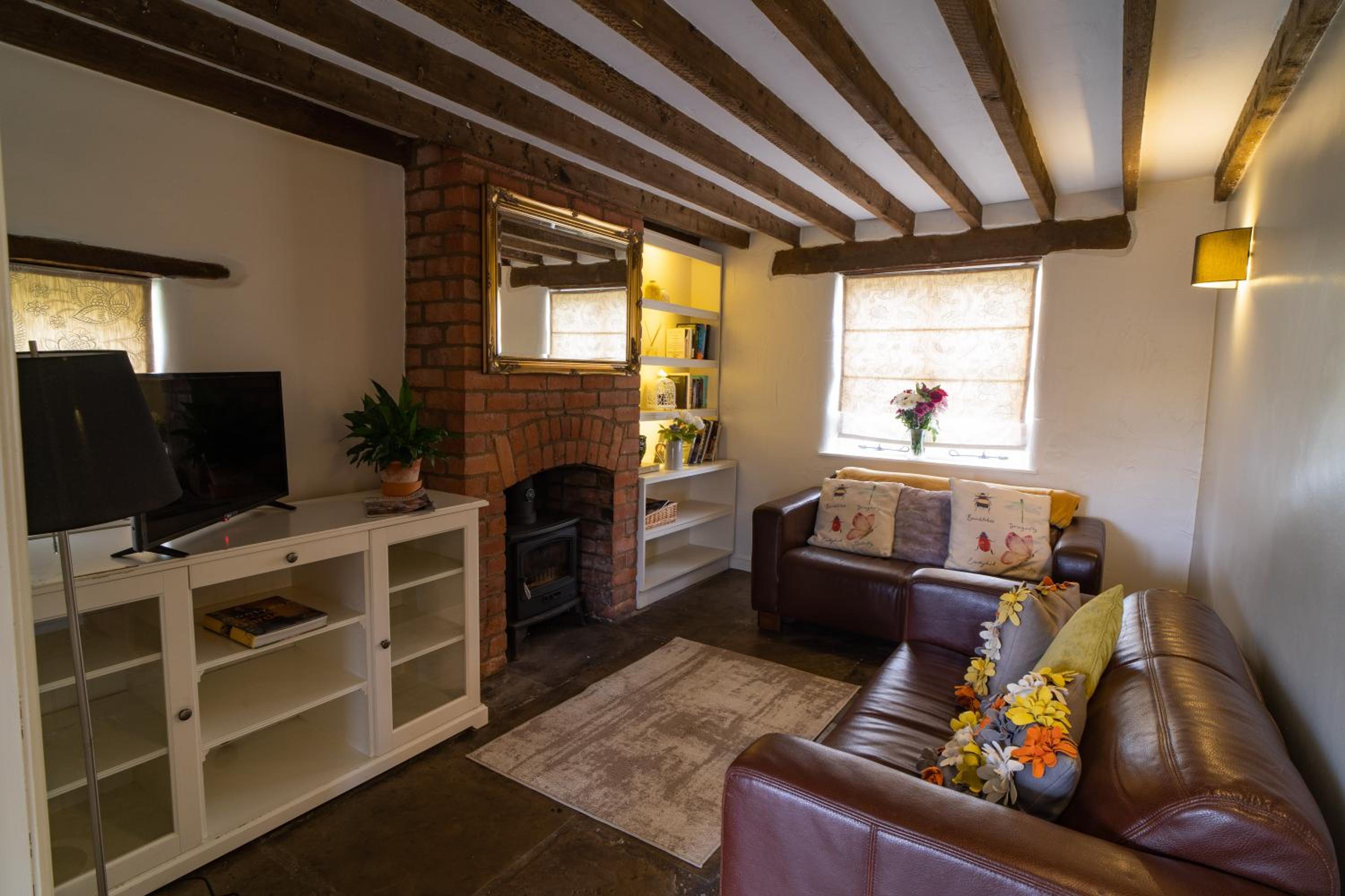Welsh Cottage with Hot Tub - Jubilee House