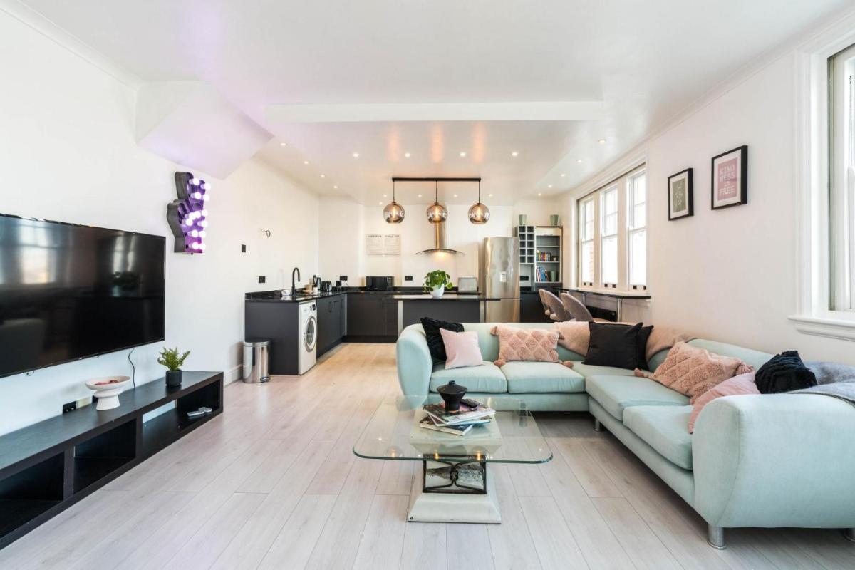 Stunning 3BD Riverside Flat Communal Roof Terrace