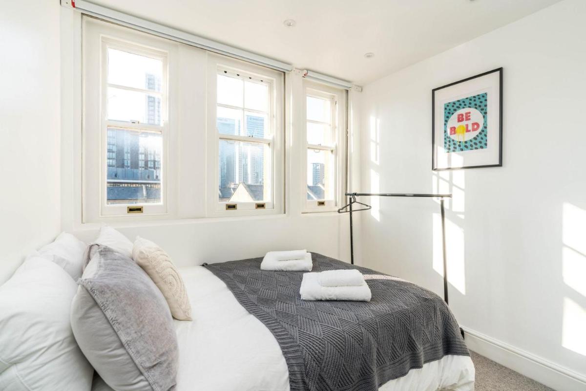 Stunning 3BD Riverside Flat Communal Roof Terrace
