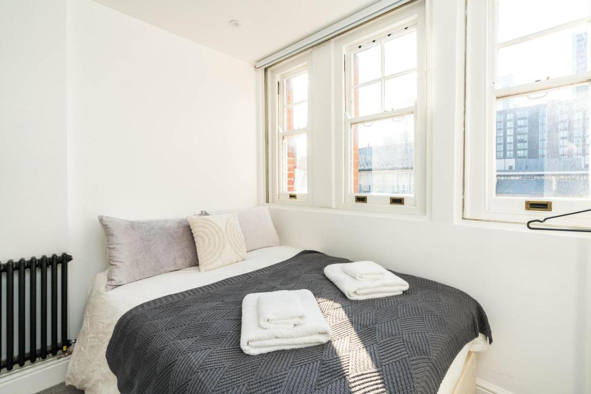 Stunning 3BD Riverside Flat Communal Roof Terrace