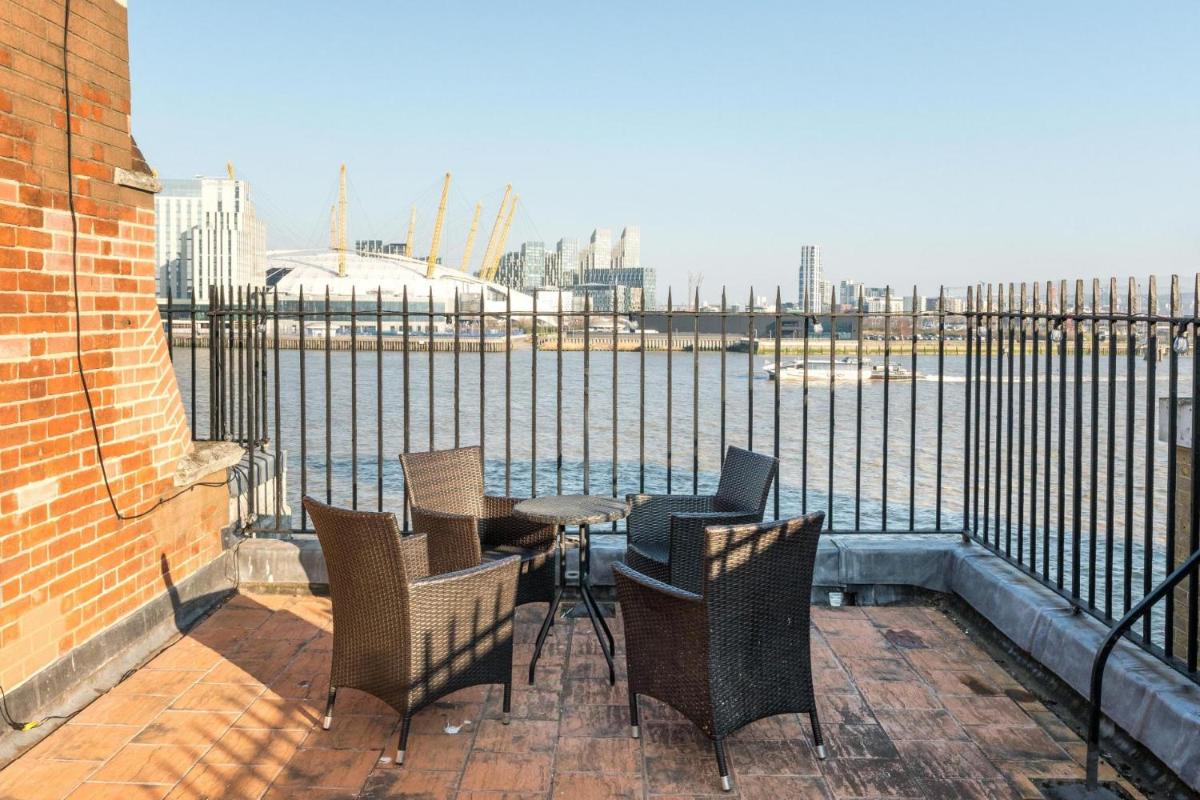 Stunning 3BD Riverside Flat Communal Roof Terrace