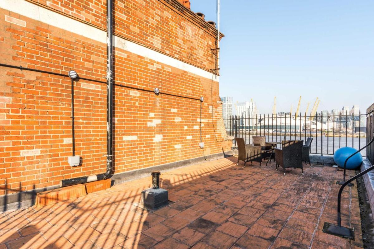 Stunning 3BD Riverside Flat Communal Roof Terrace