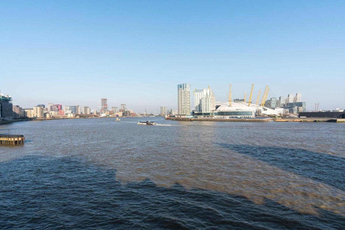 Stunning 3BD Riverside Flat Communal Roof Terrace