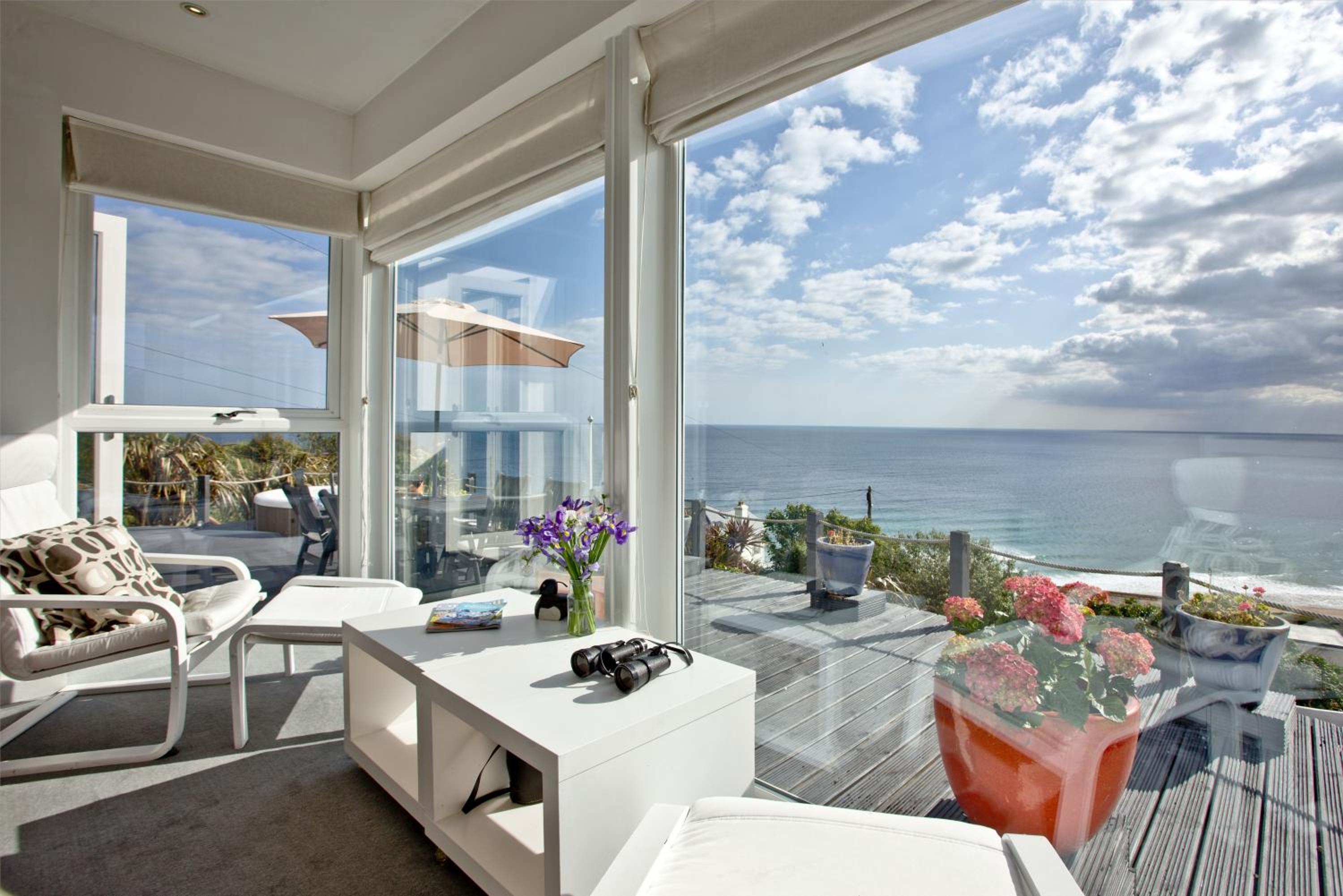 Spindrift - Hot Tub - Free WiFi - Free Parking - Pet Friendly view 5