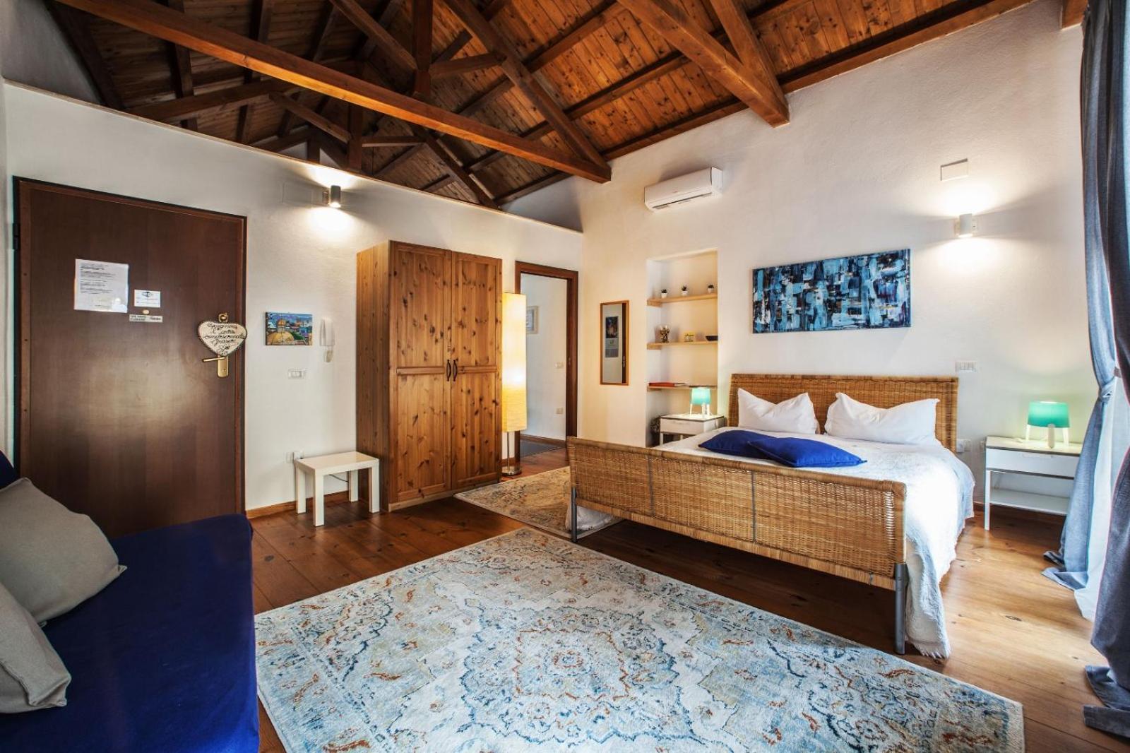 Studio Apartments Centro Storico Via Manno