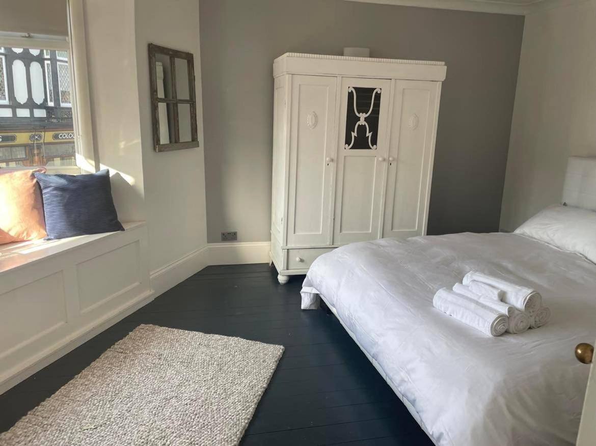 The Clock Tower Apartment - Spacious, Modern, 2 Bedroom Apartment , Southsea with Free parking - sleeps 4 view 5
