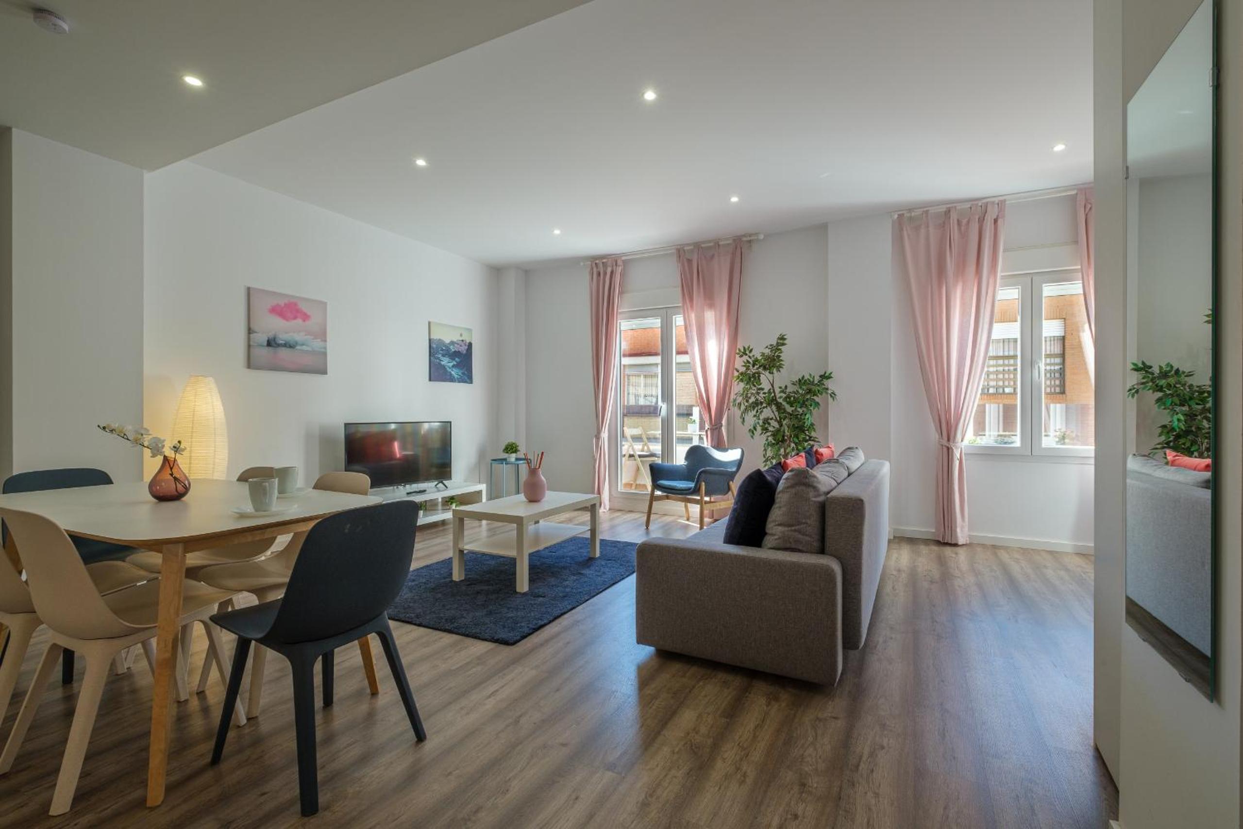 Modern, Stylish Apartment photo 5