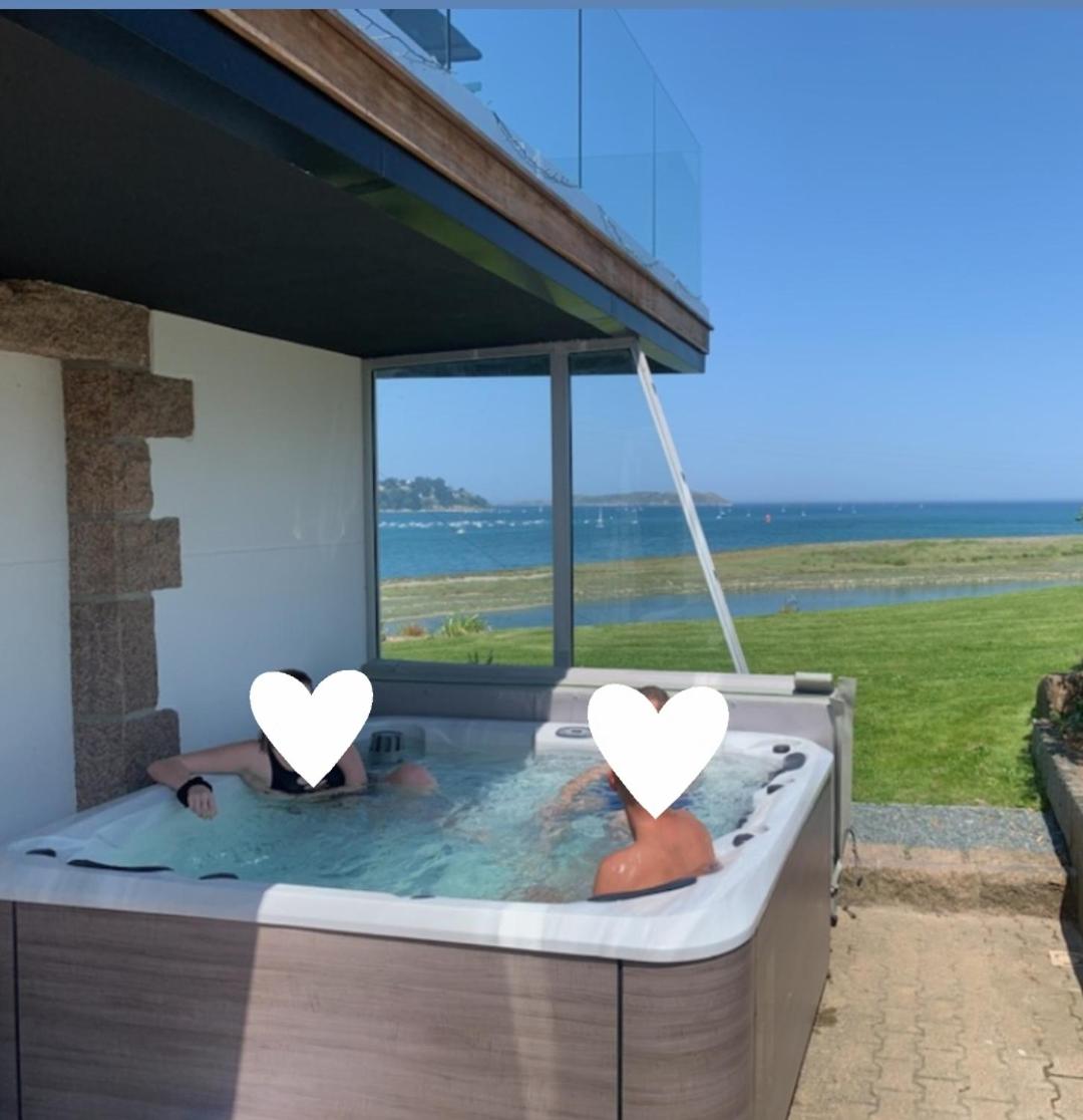 Villa l'hermine Vue mer exceptionnelle, prestation luxe contemporaine avec cinema et spa, borne voit électrique