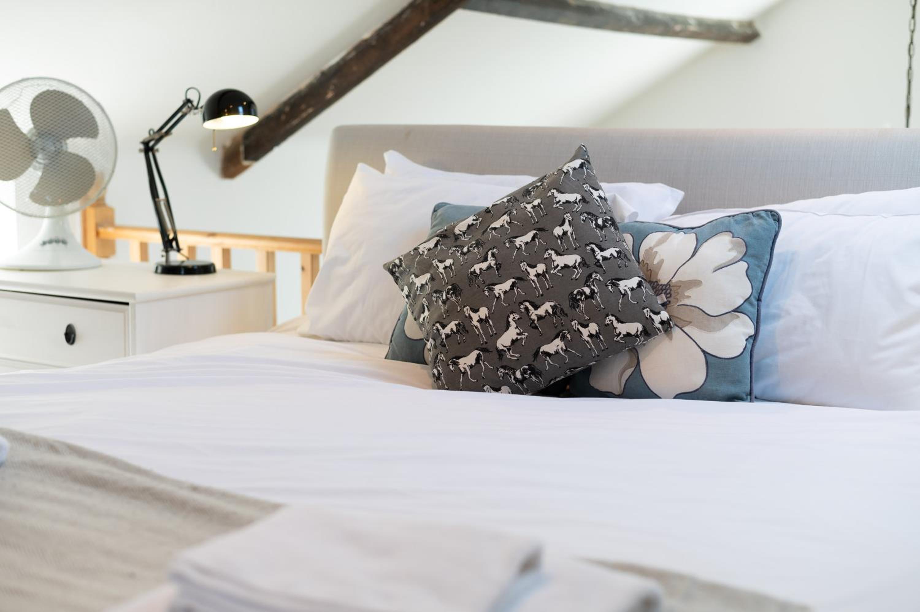 Private Parking, Garden, En-suite, 5 Rooms view 2
