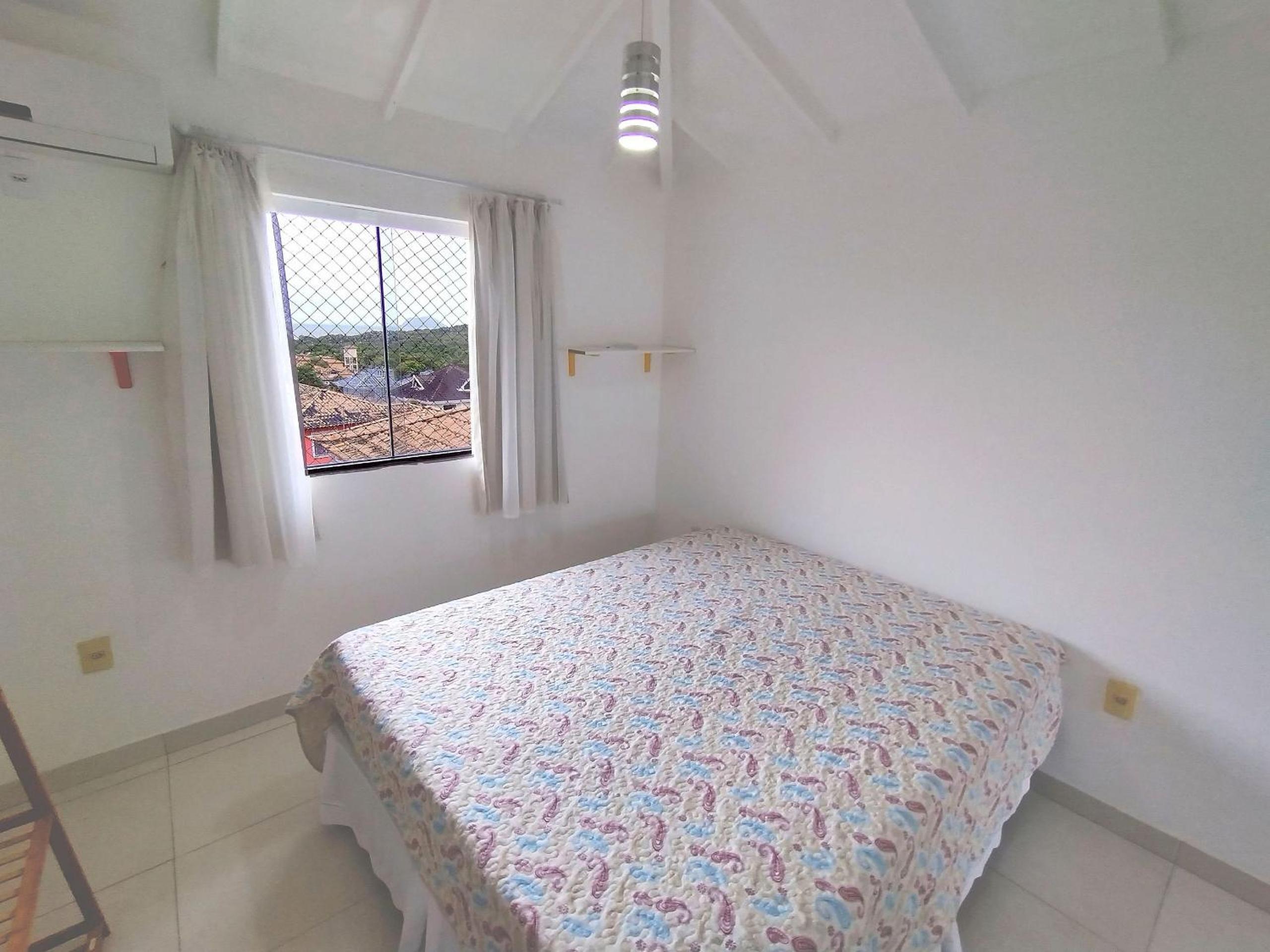 Casa em condomínio com piscina na Praia Rasa