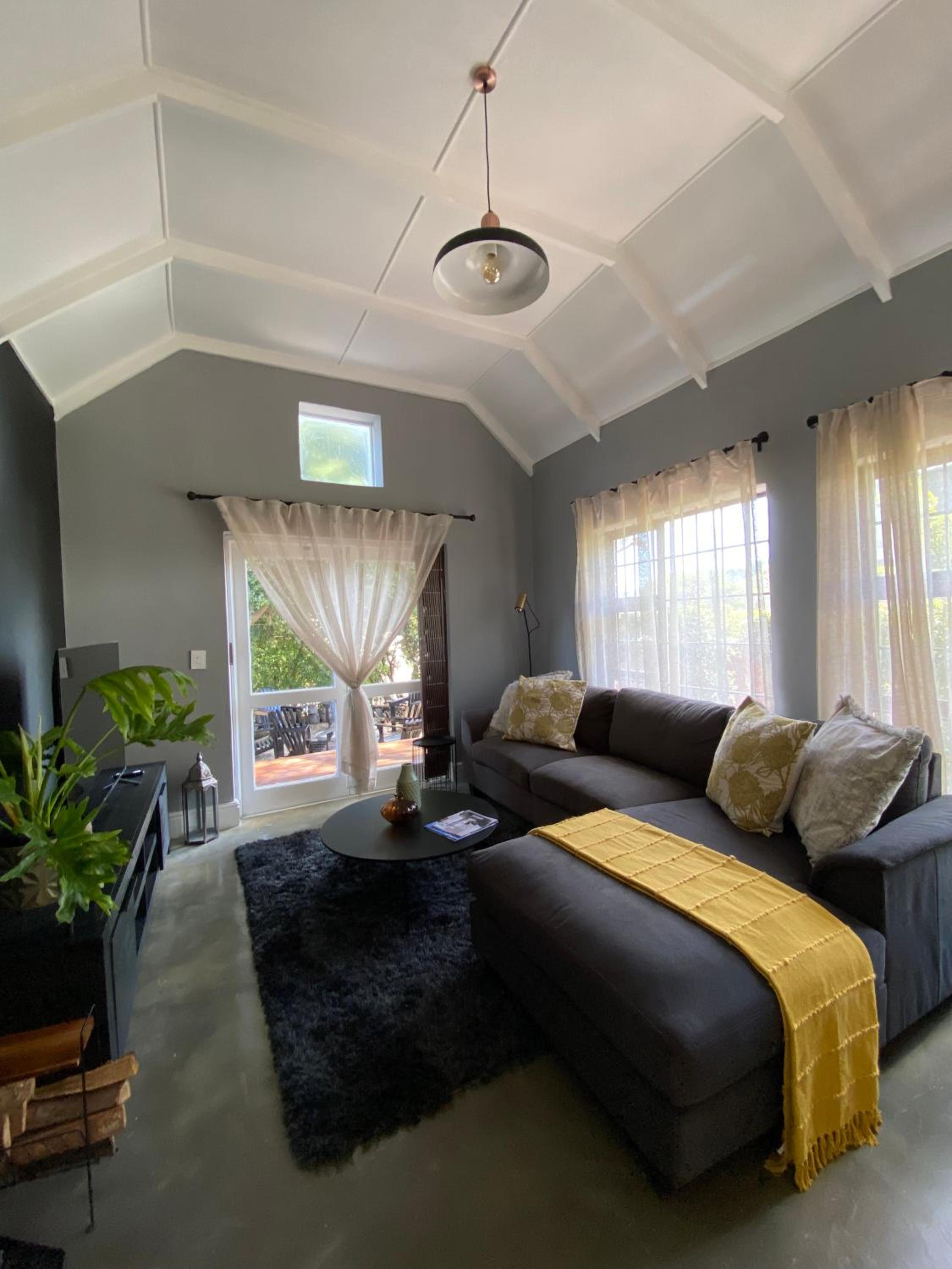 Cosy and Unique Family Retreat in Hout Bay view 4