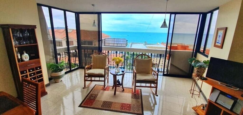 Hotel Un Rinconcito en Salinas - Image 1