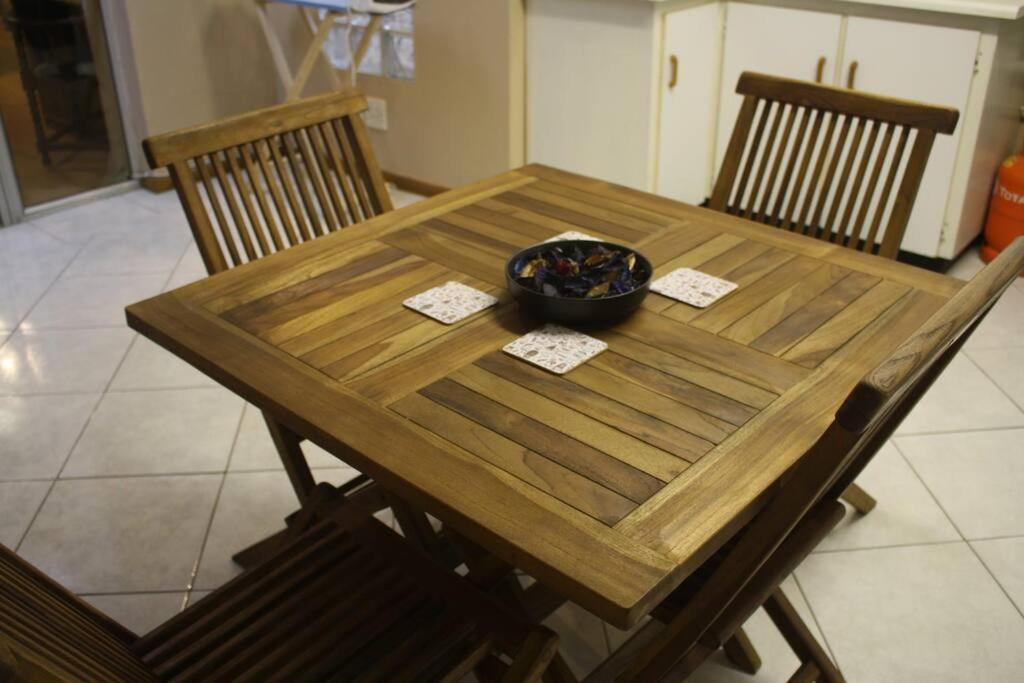 Casa en Gregg -Exquisite 2-bedroom self catering unit - 1 car parking space view 2