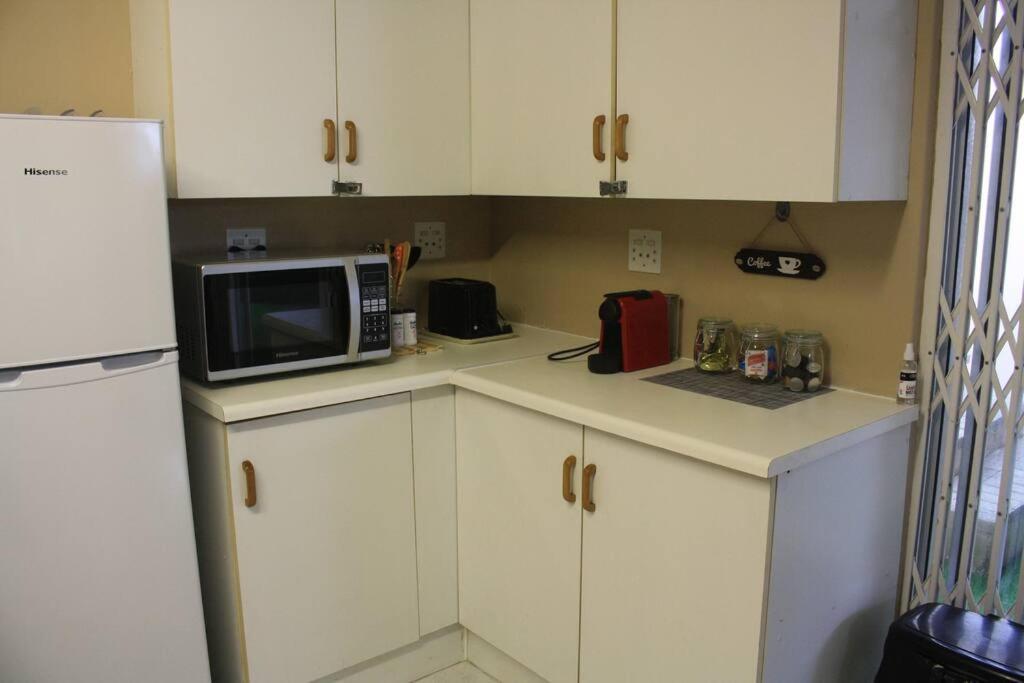 Casa en Gregg -Exquisite 2-bedroom self catering unit - 1 car parking space view 3