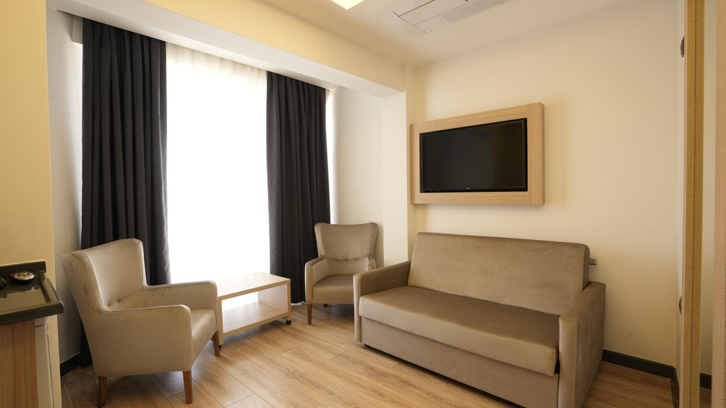 Alesta Seaside Residence - Image 15