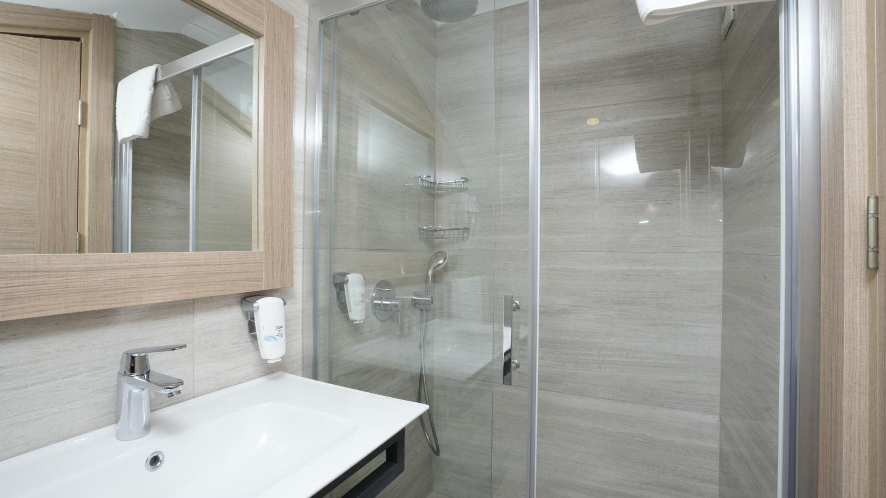 Alesta Seaside Residence - Image 20