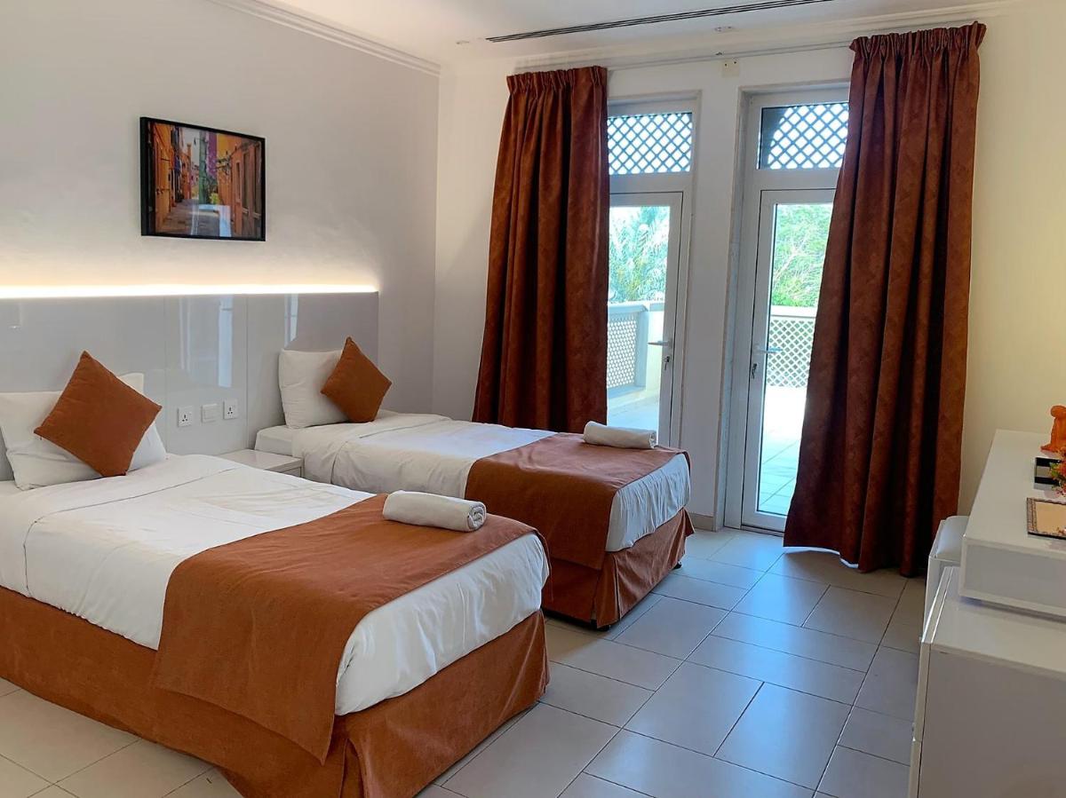 Dubai Marina Villa up 20 guest huge Private Pool