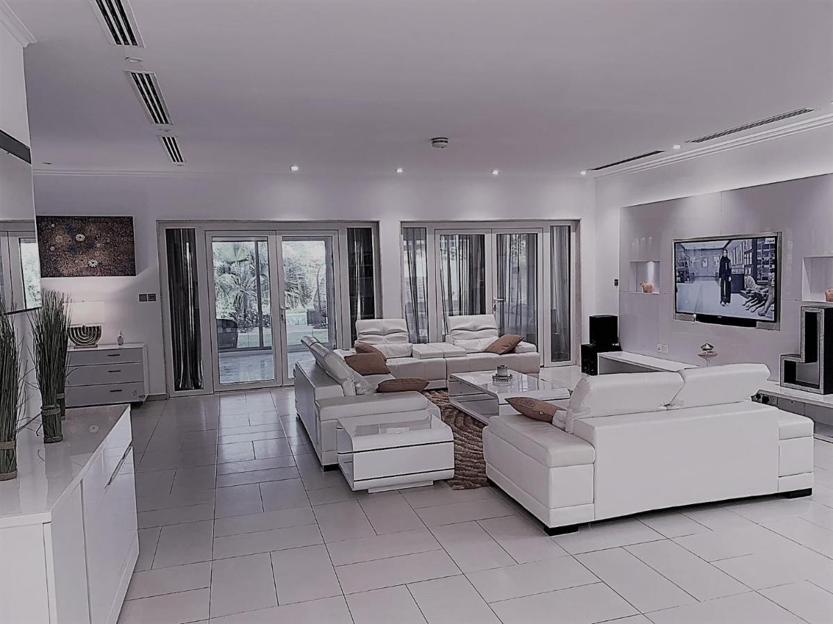 Dubai Marina Villa up 20 guest huge Private Pool