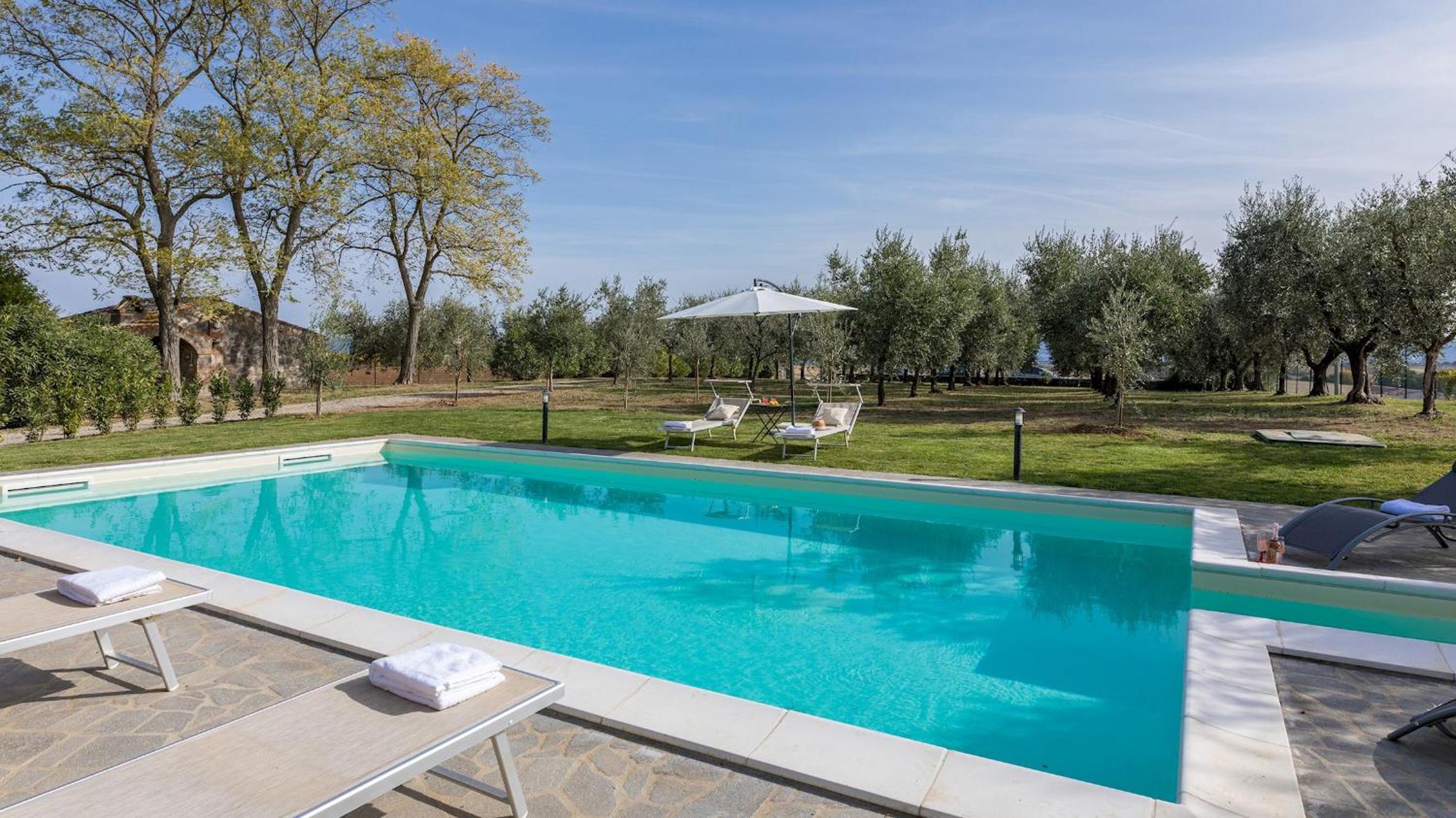 CASALE LE TRE QUERCE 8&1, Emma Villas view 2
