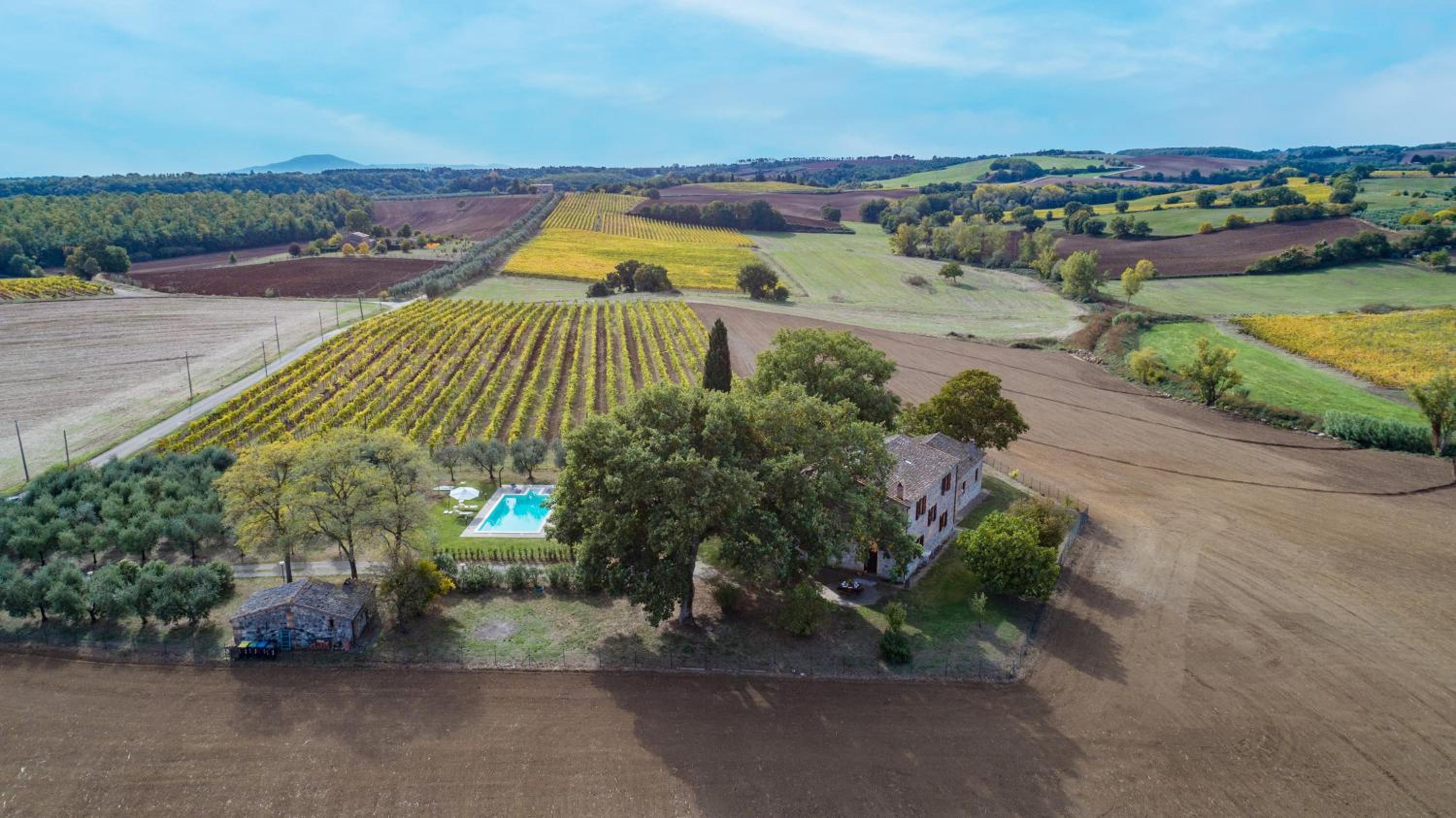 CASALE LE TRE QUERCE 8&1, Emma Villas view 3